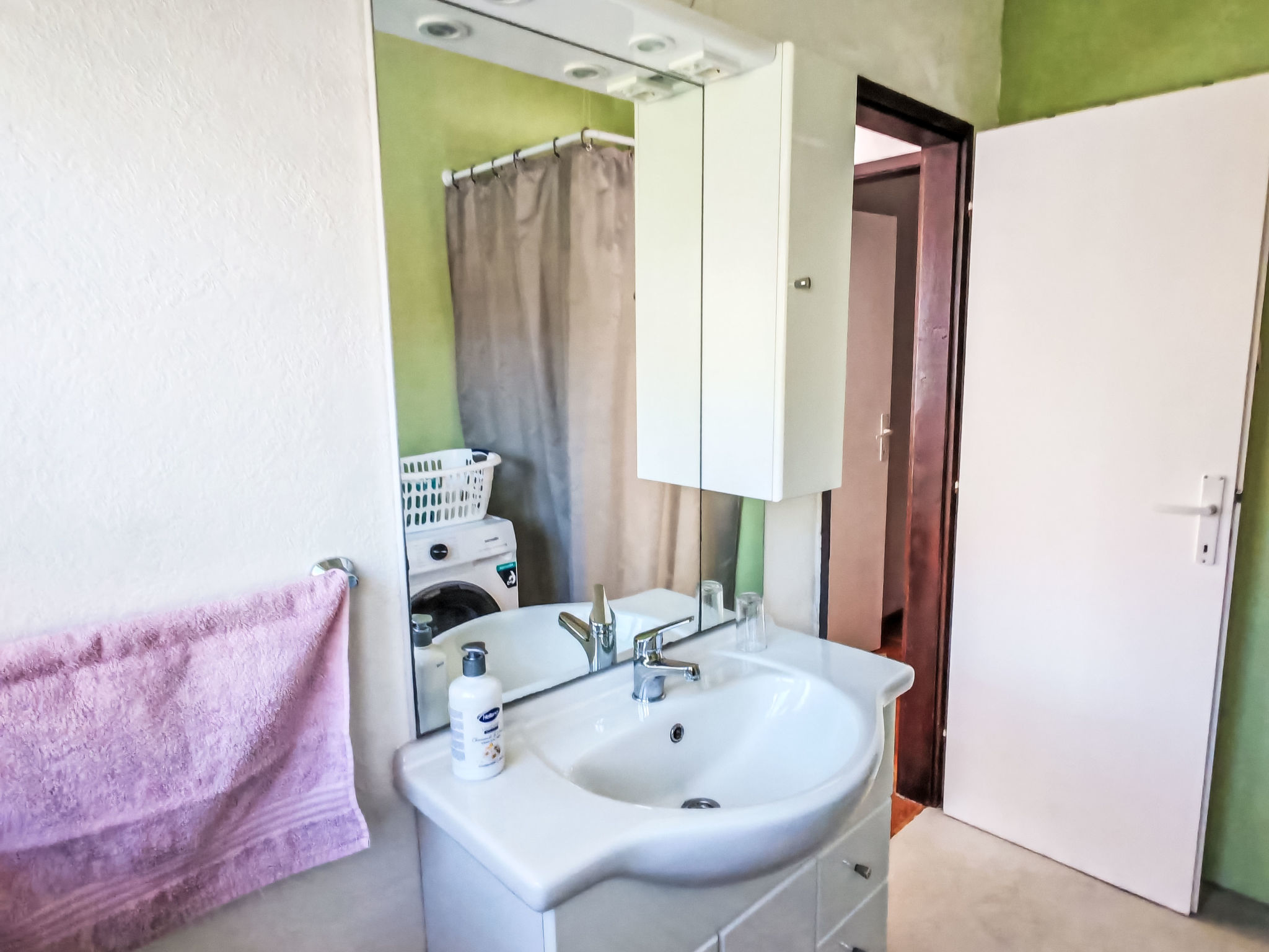 Maison Karmen auf zwei Ebenen mit Garten – Salle de bains, photo 26 sur 52