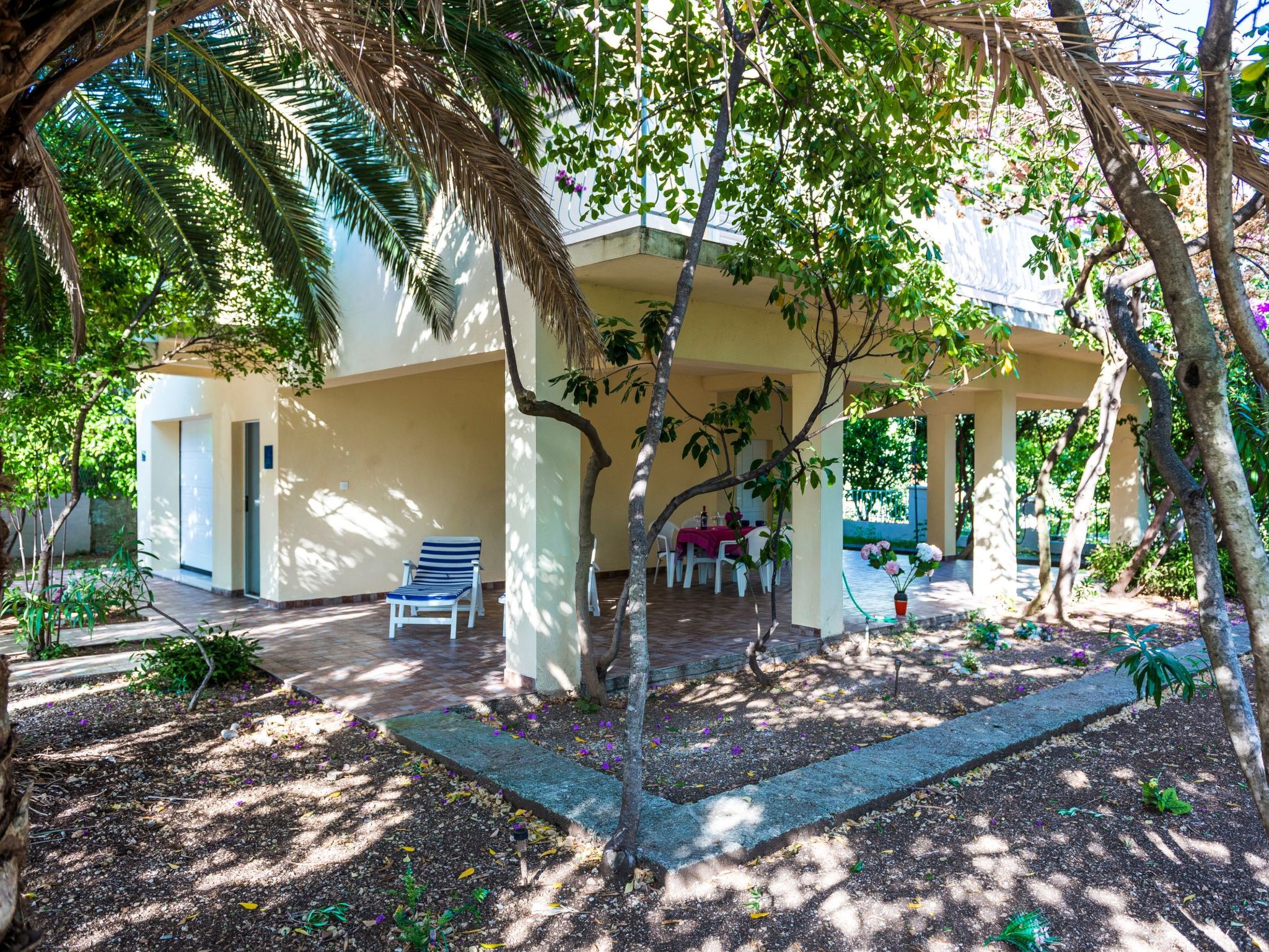 "Lido" direkt am Strand