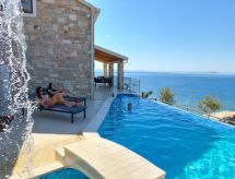 Design villa Dalmatiner: privé infinity pool op 20 meter van zee in Orebić - thumbnail 1