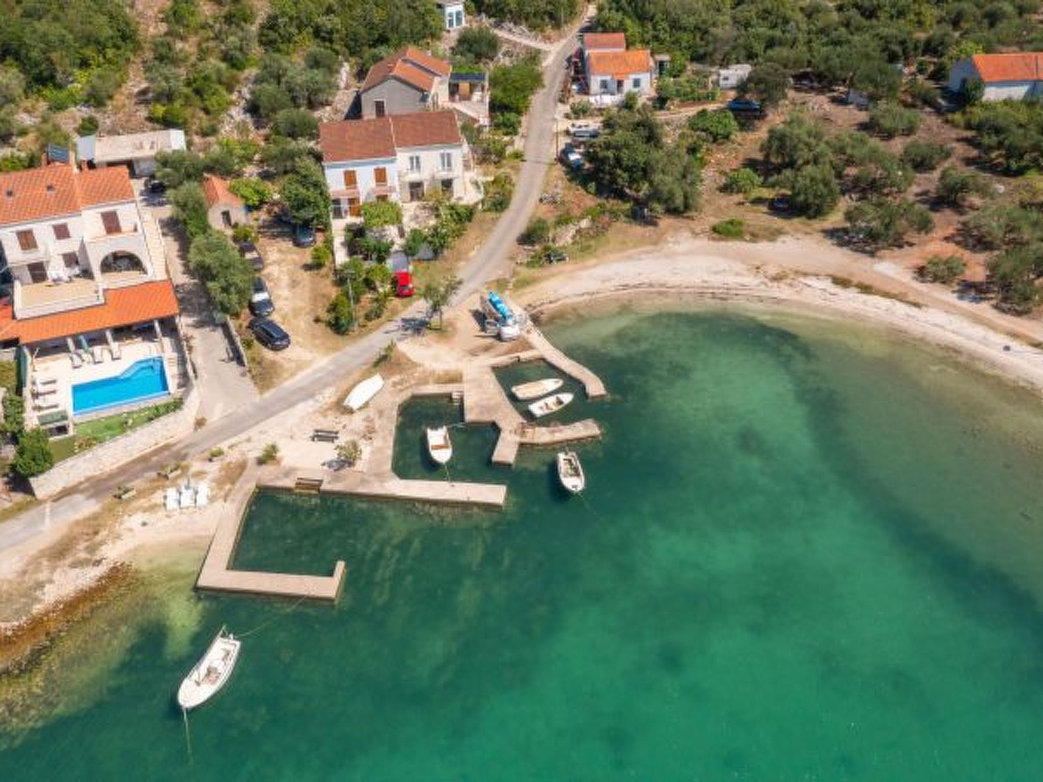 Beachfront Apartment house Hon with pool