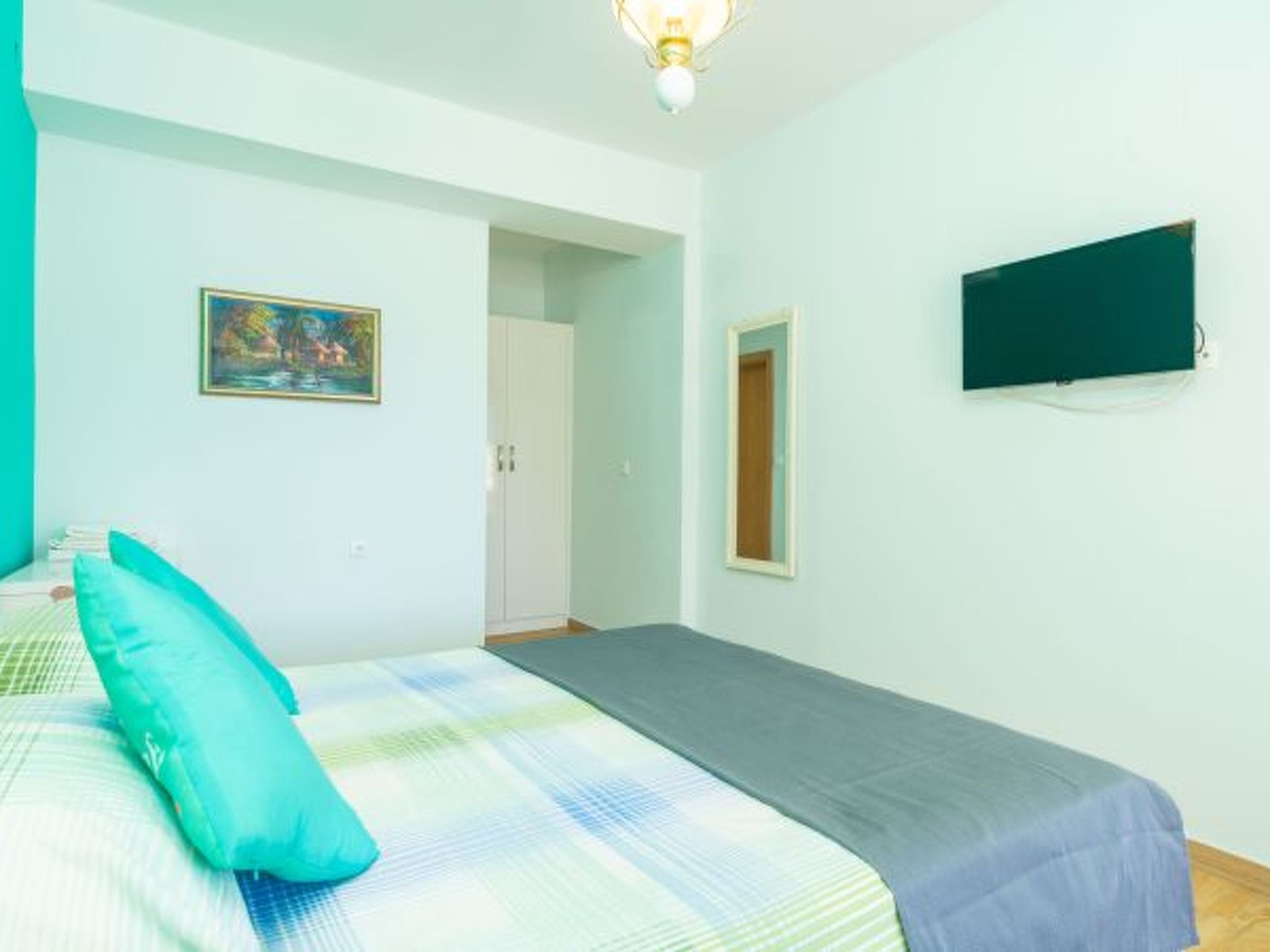 Beachfront Apartment house Hon with pool - Drinnen