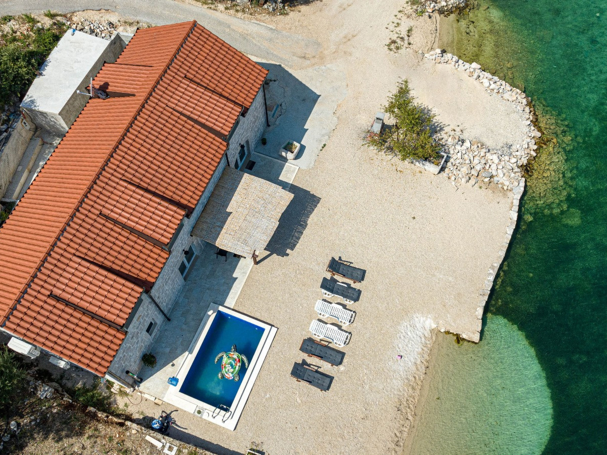 5-Bedroom Home, Putniković
