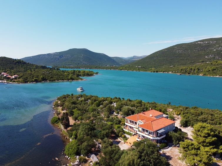 Zeezicht en luxe: ruim appartement Waterfront Oasis in Ston in Ston