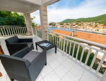 Zonovergoten vakantiehuis Repak op 90 meter van het strand in Brna, Korčula - thumbnail 1