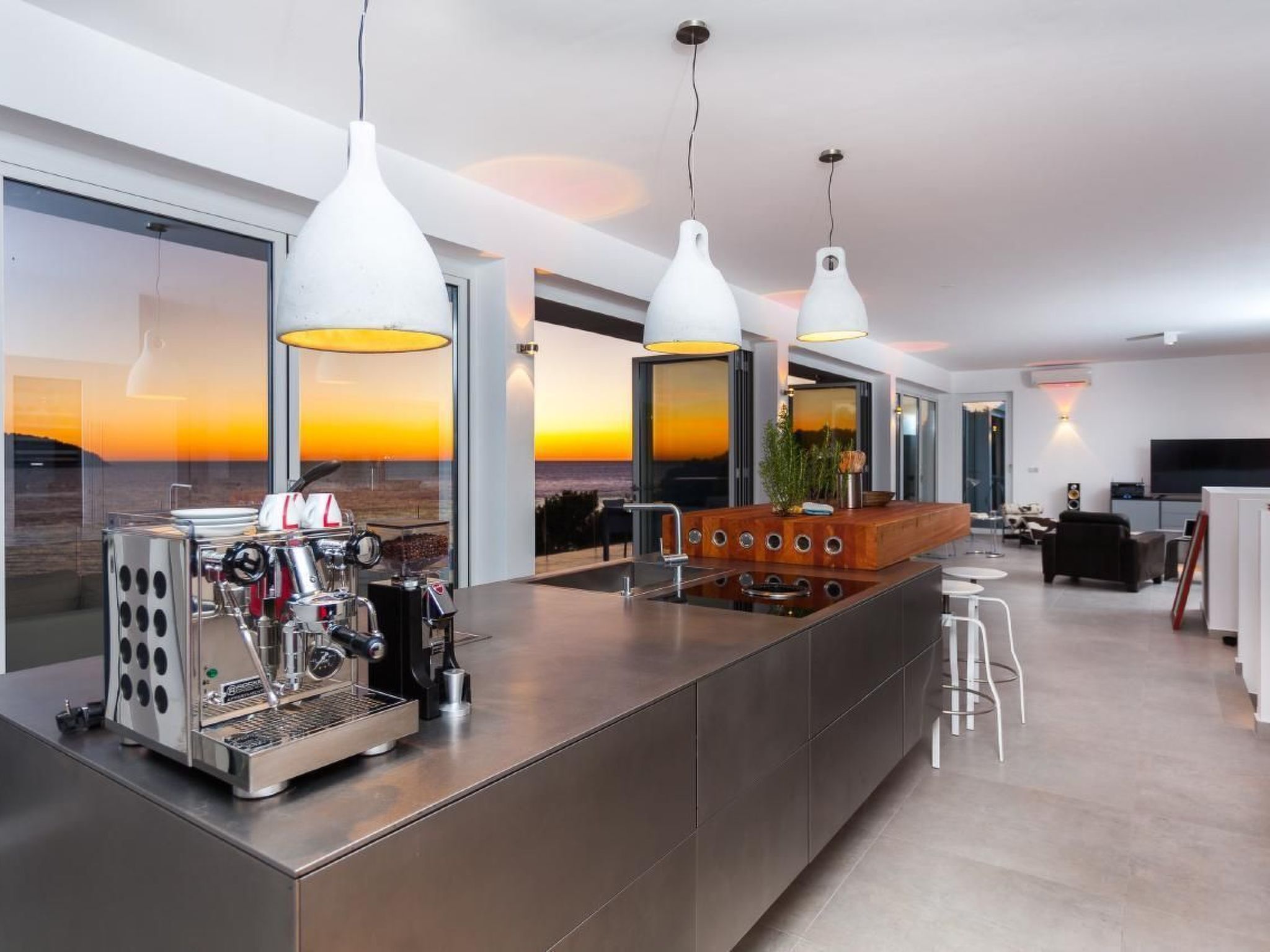 Villa Style and Sea-Image-tags.info