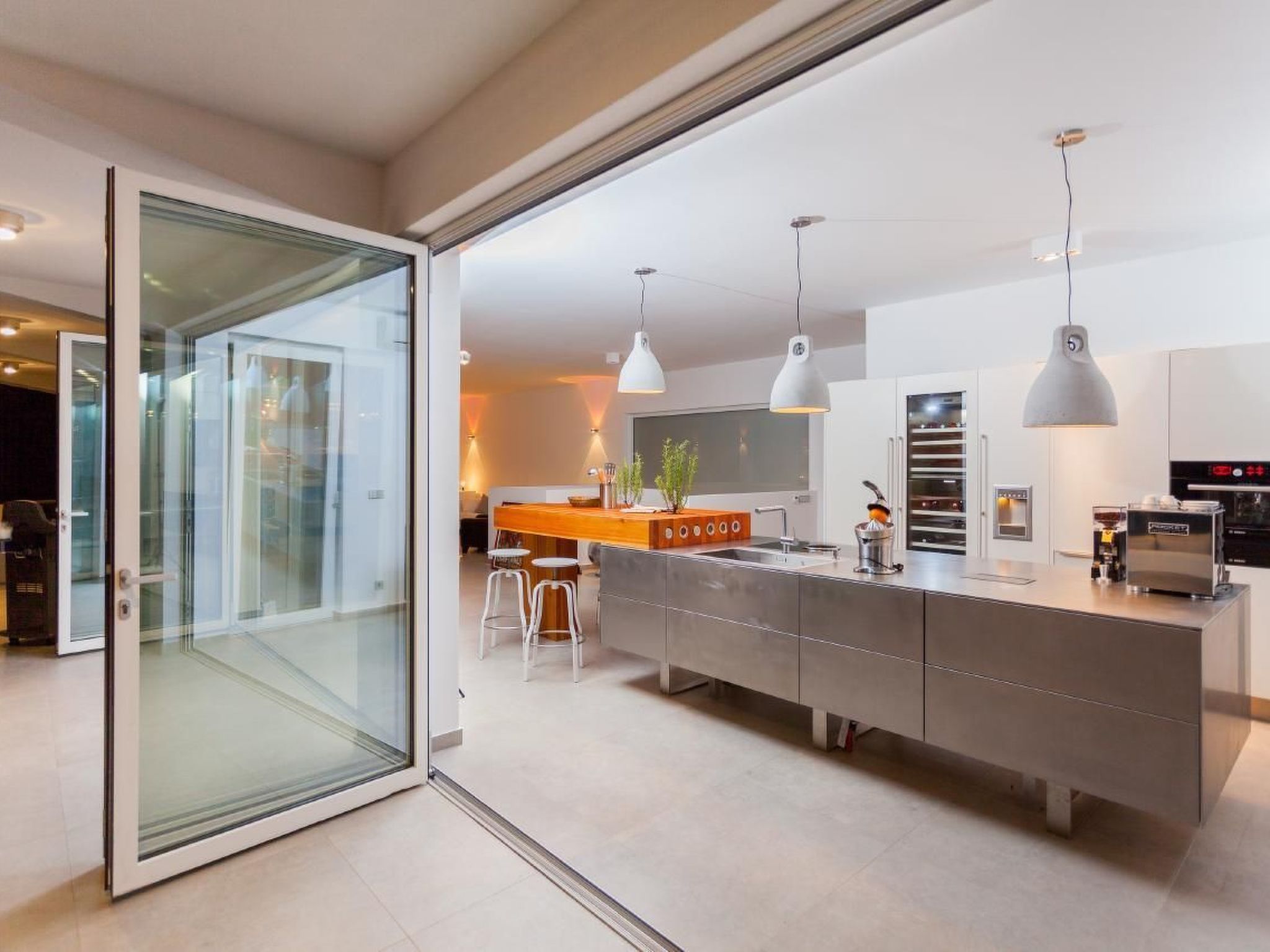 Villa Style and Sea-Image-tags.info