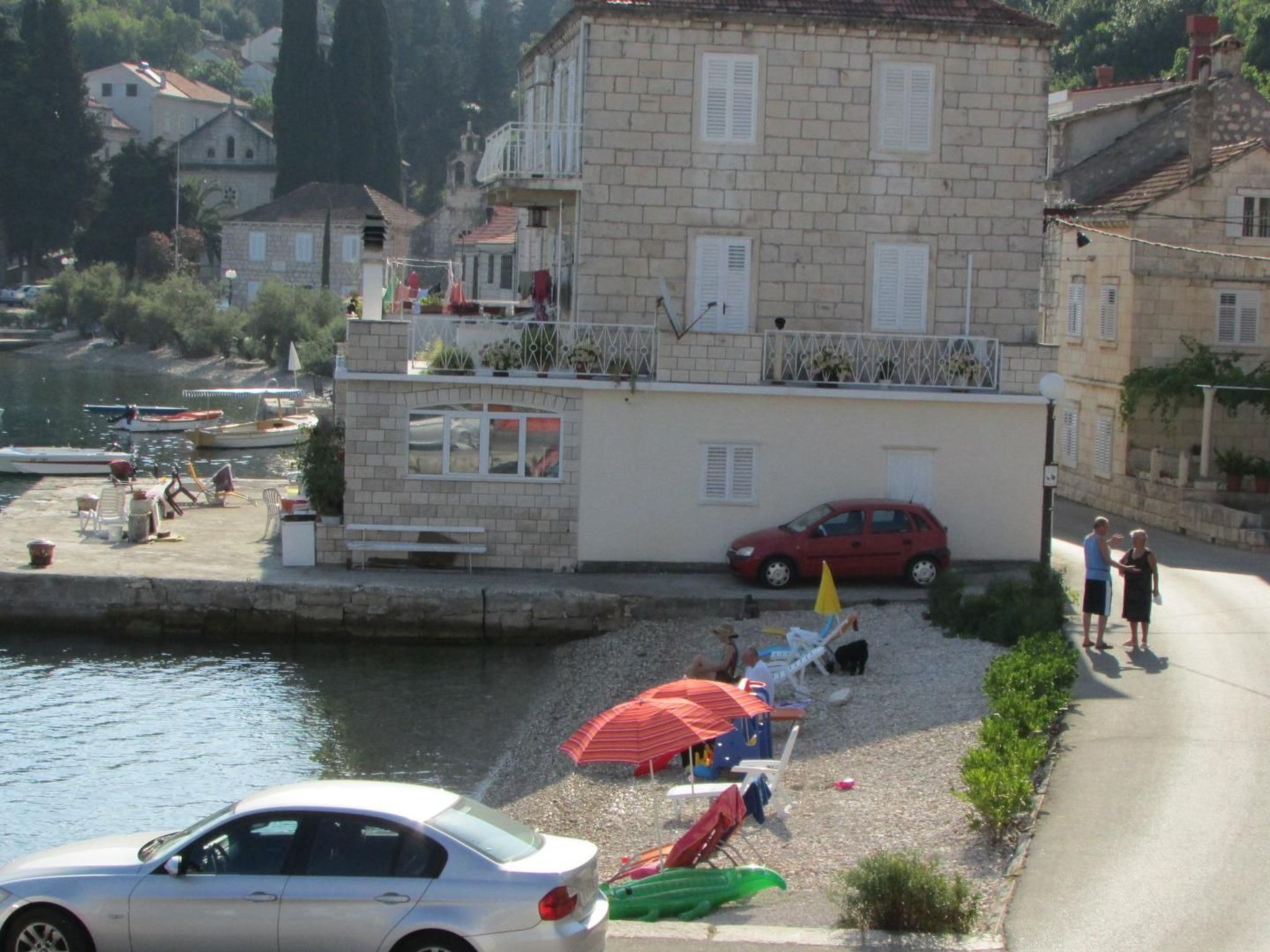 Photo of "Martina" direkt am Wasser