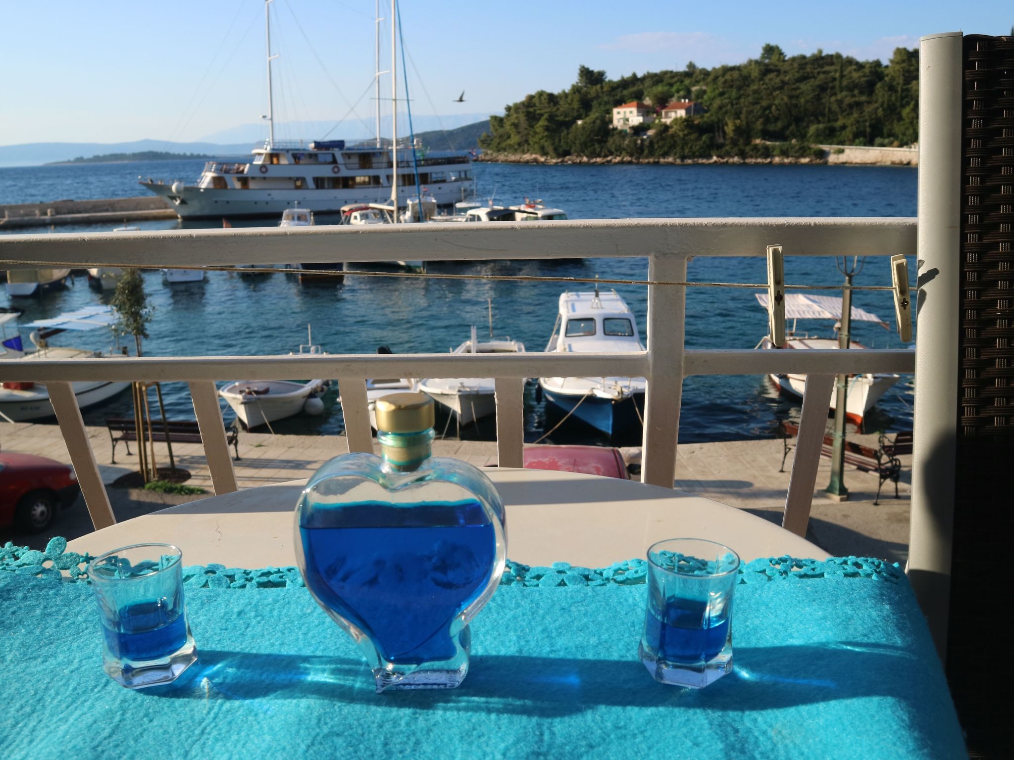 Photo of "Martina" direkt am Wasser