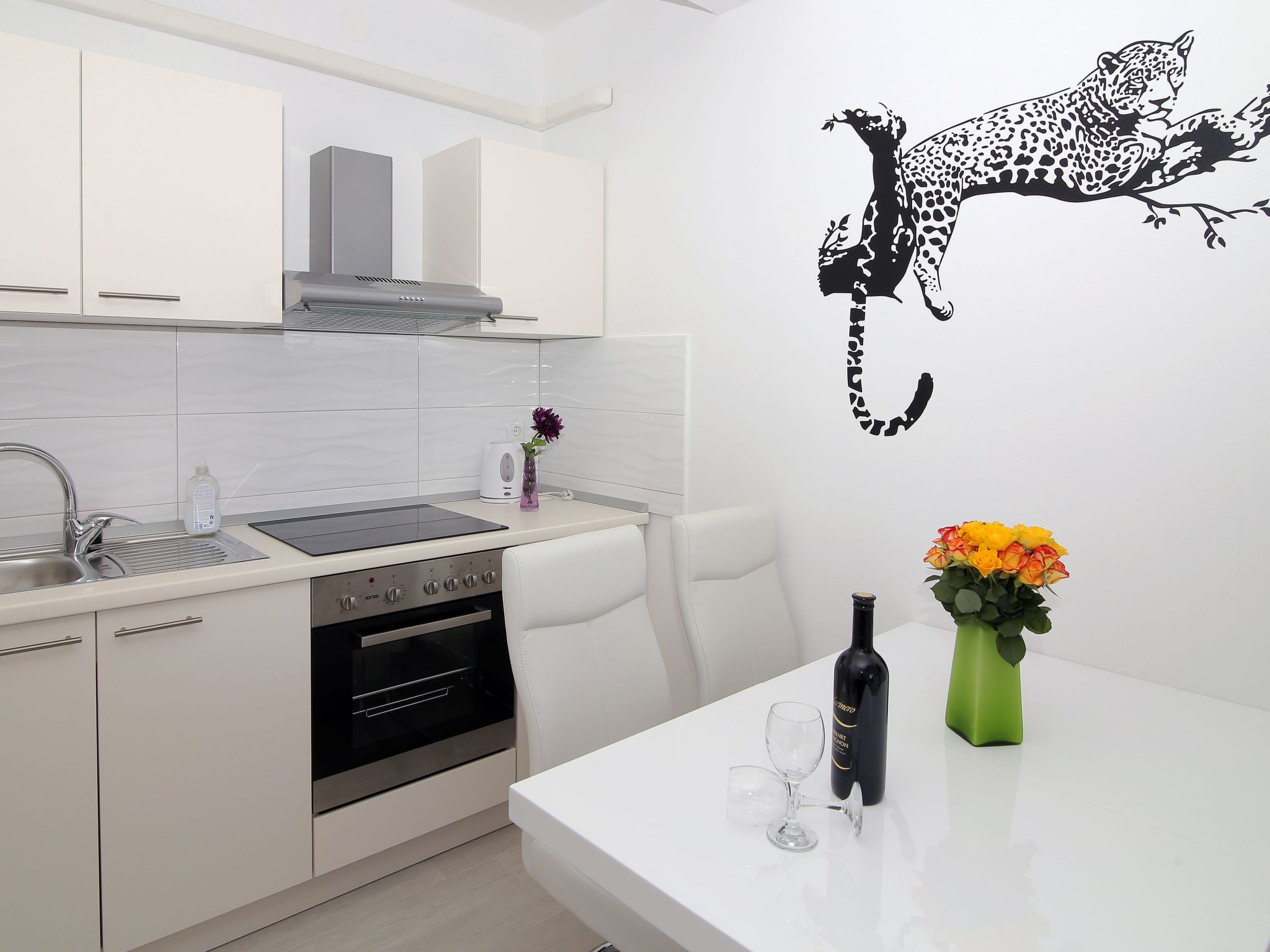 Modernes Apartment in der Nähe von Sunset Beach, WLAN, kostenloser Parkplatz-Binnen