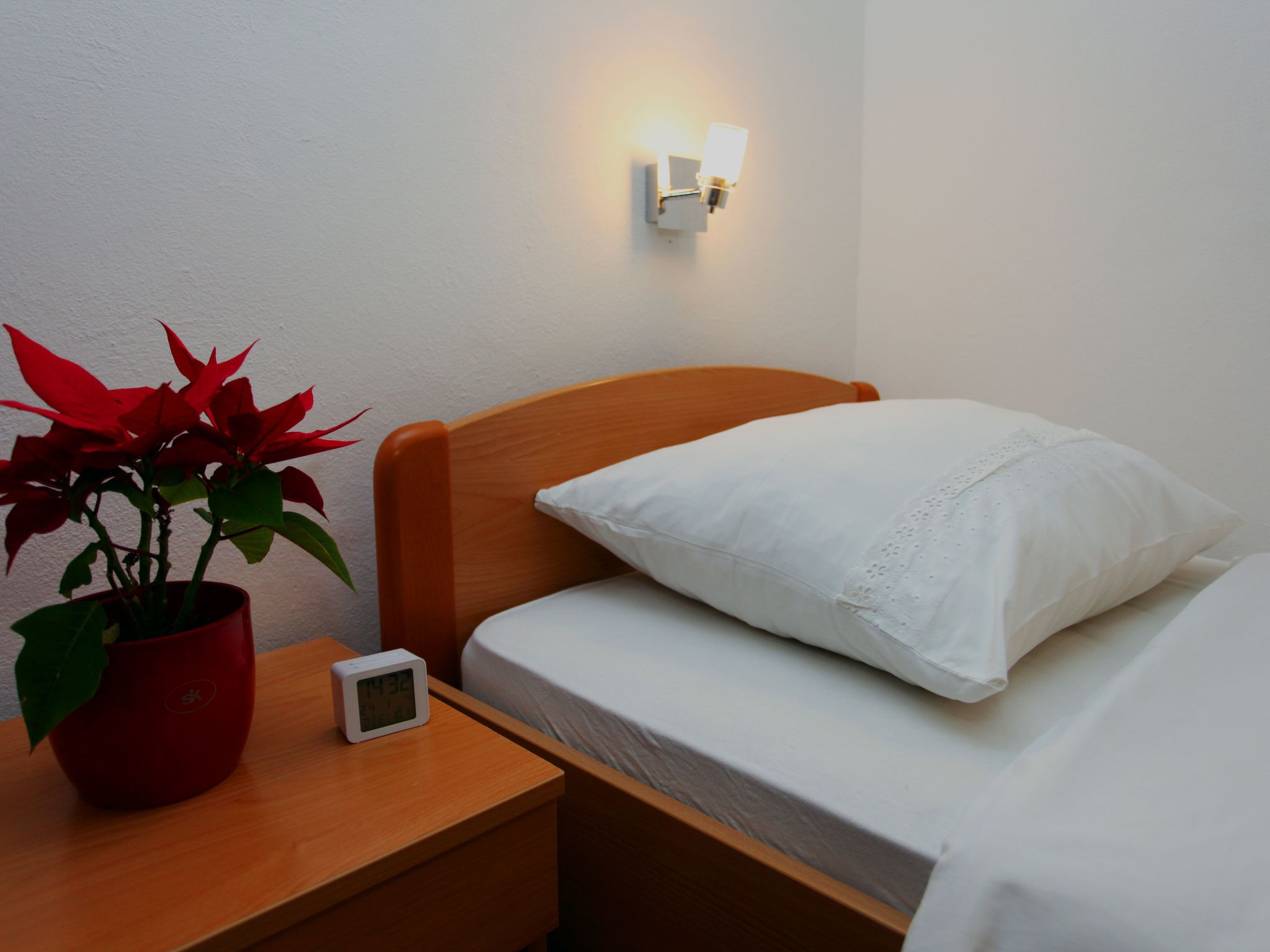 Ivana mitten im Blumengarten-Image-tags.info