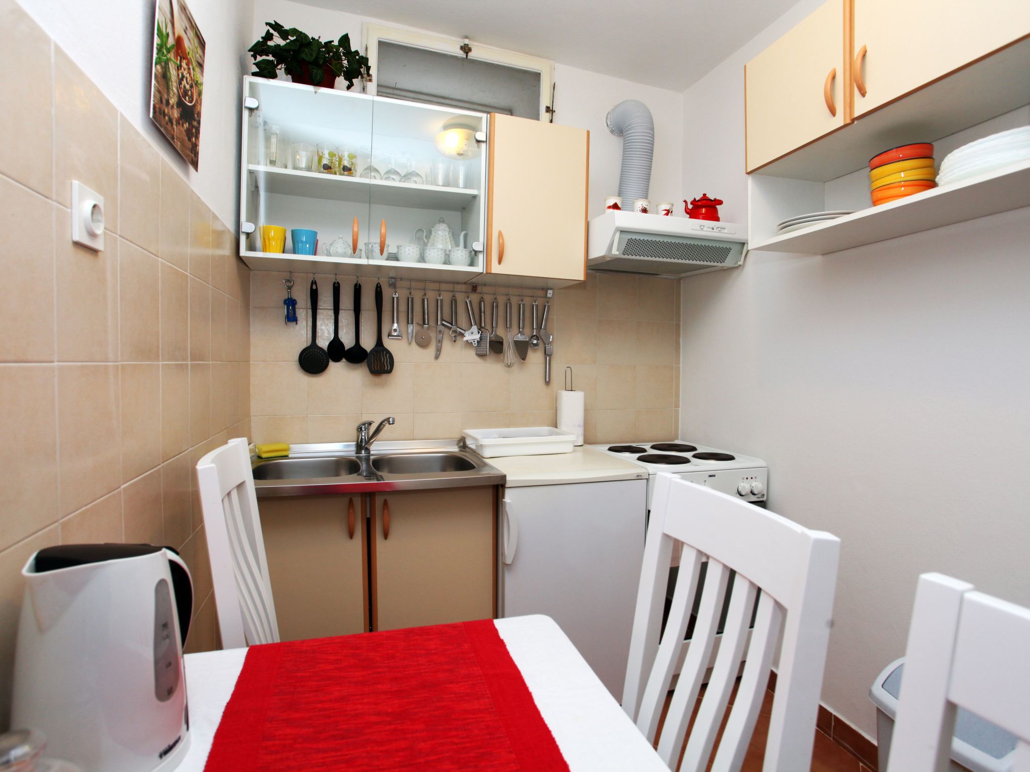 Ivana mitten im Blumengarten-Image-tags.info