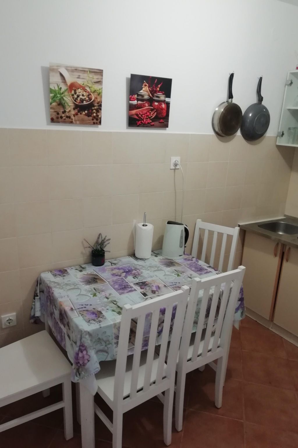 Ivana mitten im Blumengarten-Image-tags.info