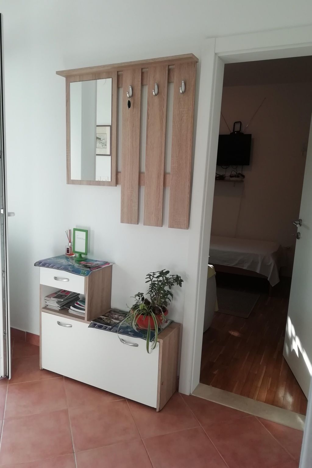 Ivana mitten im Blumengarten-Image-tags.info