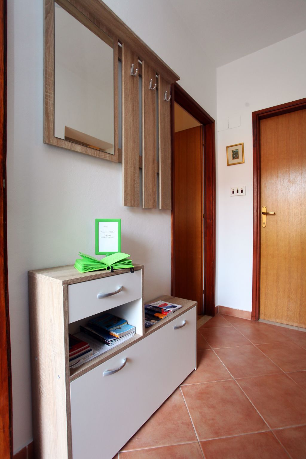 Ivana mitten im Blumengarten-Image-tags.info