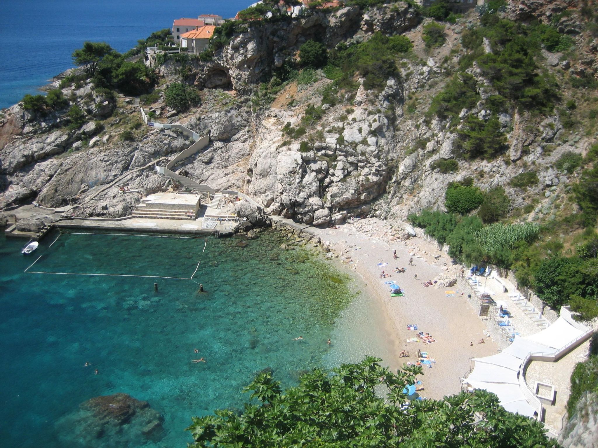 Ivana mitten im Blumengarten-Image-tags.info