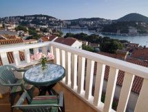 Modernes Apartment mit Meerblick