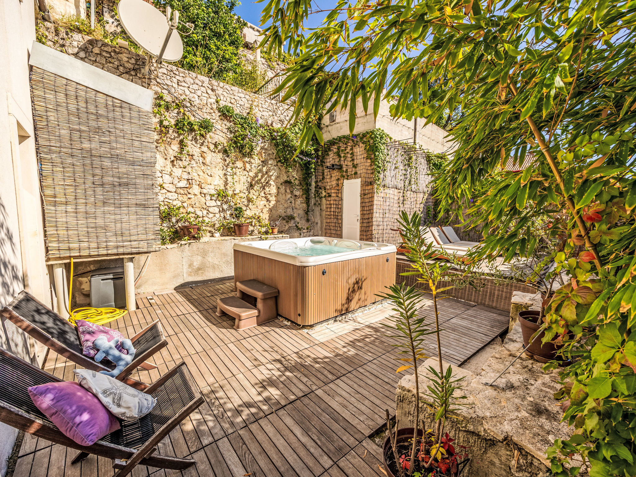 Nette Ferienwohnung in Pile mit Terrasse und Garten - Outside