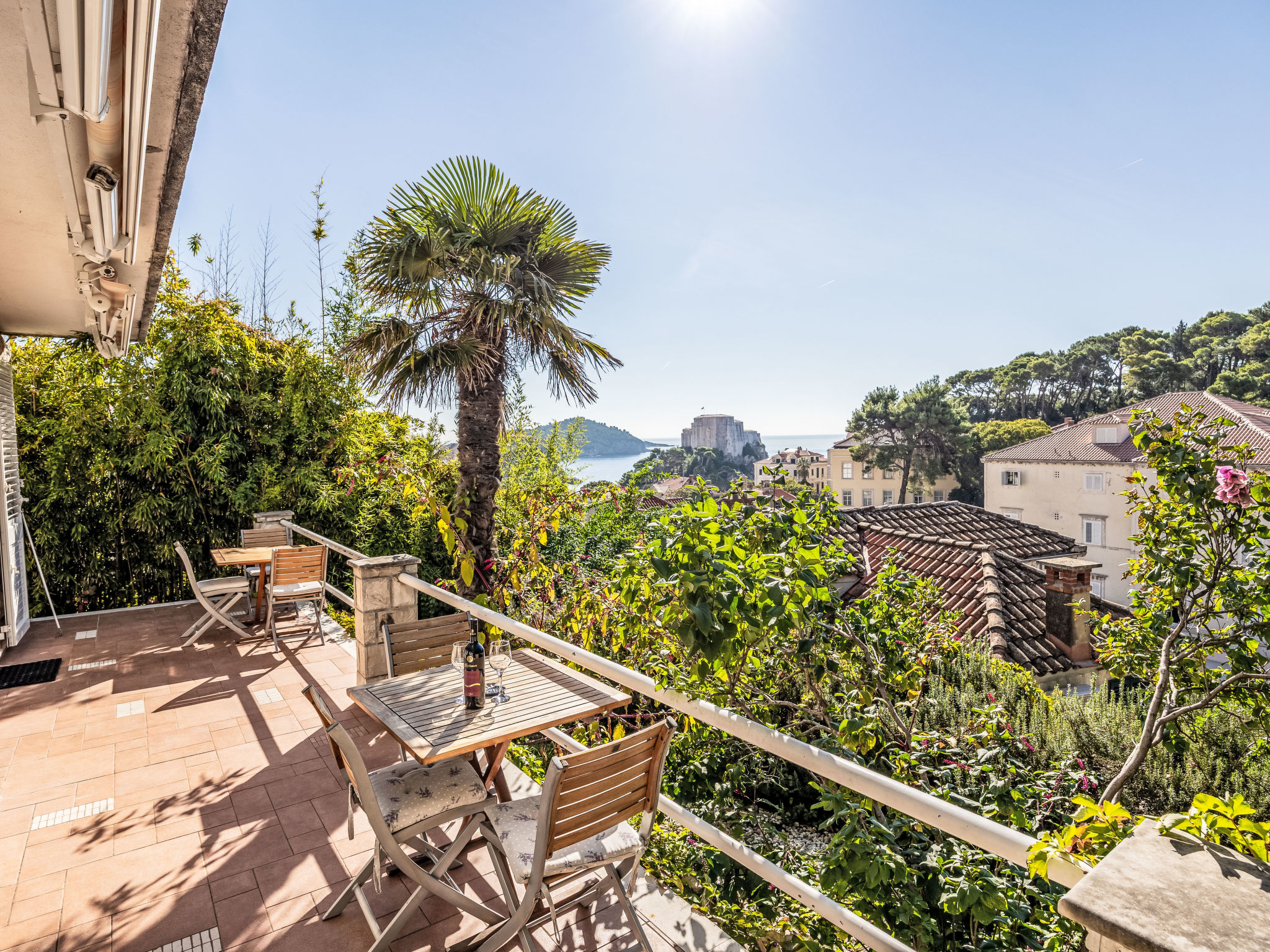 Nette Ferienwohnung in Pile mit Terrasse und Garten - Outside