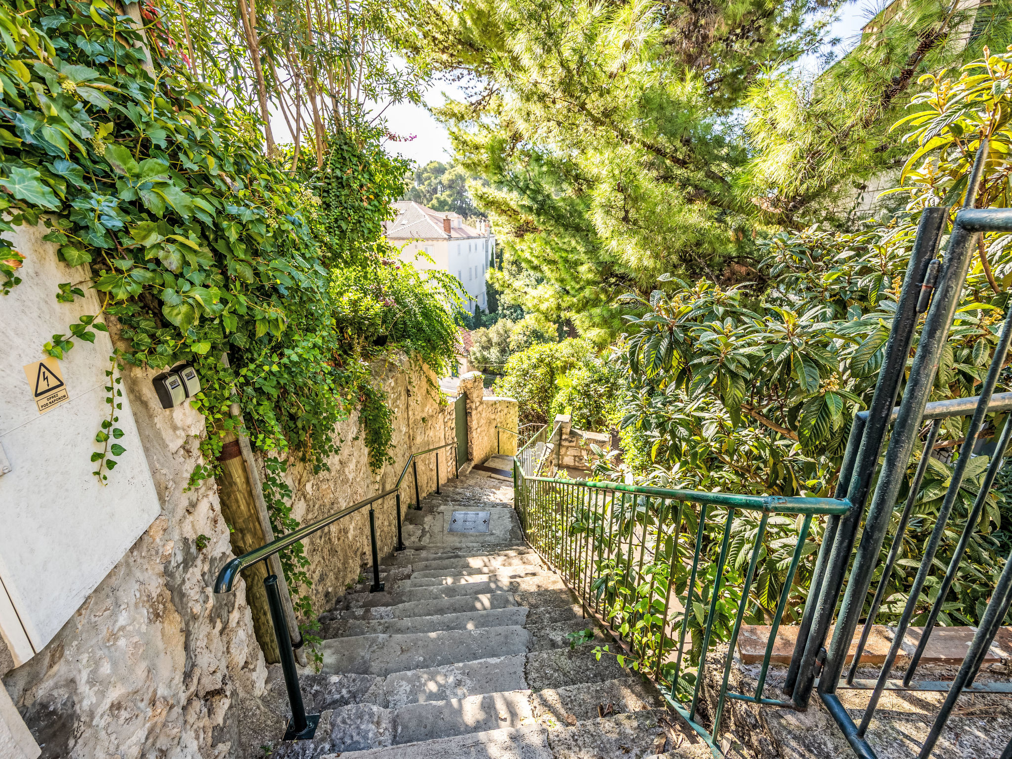 Nette Ferienwohnung in Pile mit Terrasse und Garten - Outside