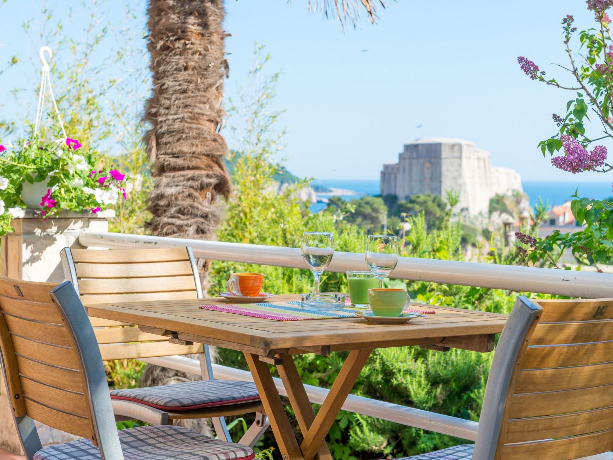 Nette Ferienwohnung in Pile mit Terrasse und Garten