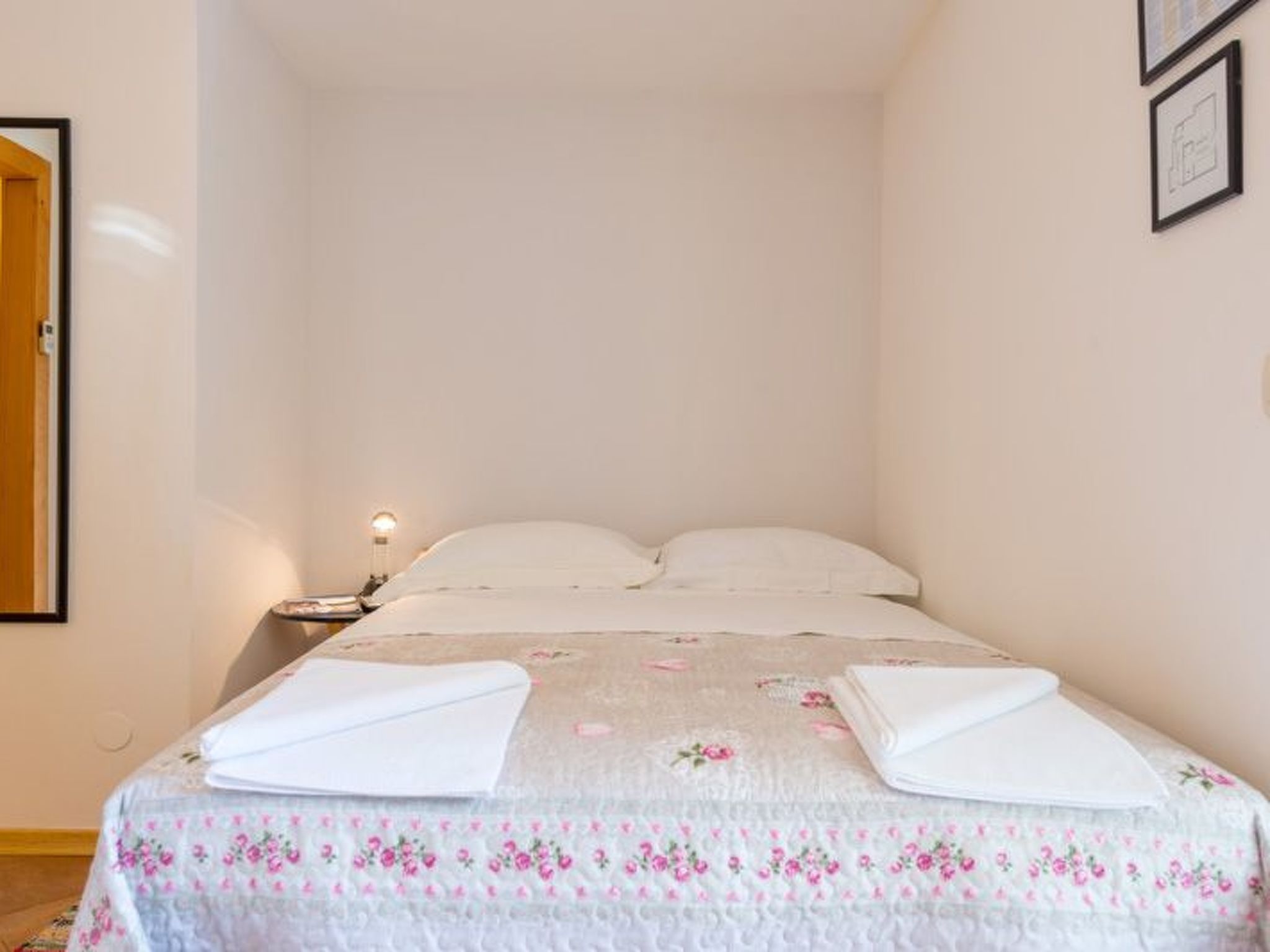 Nette Ferienwohnung in Pile mit Terrasse und Garten-Image-tags.info