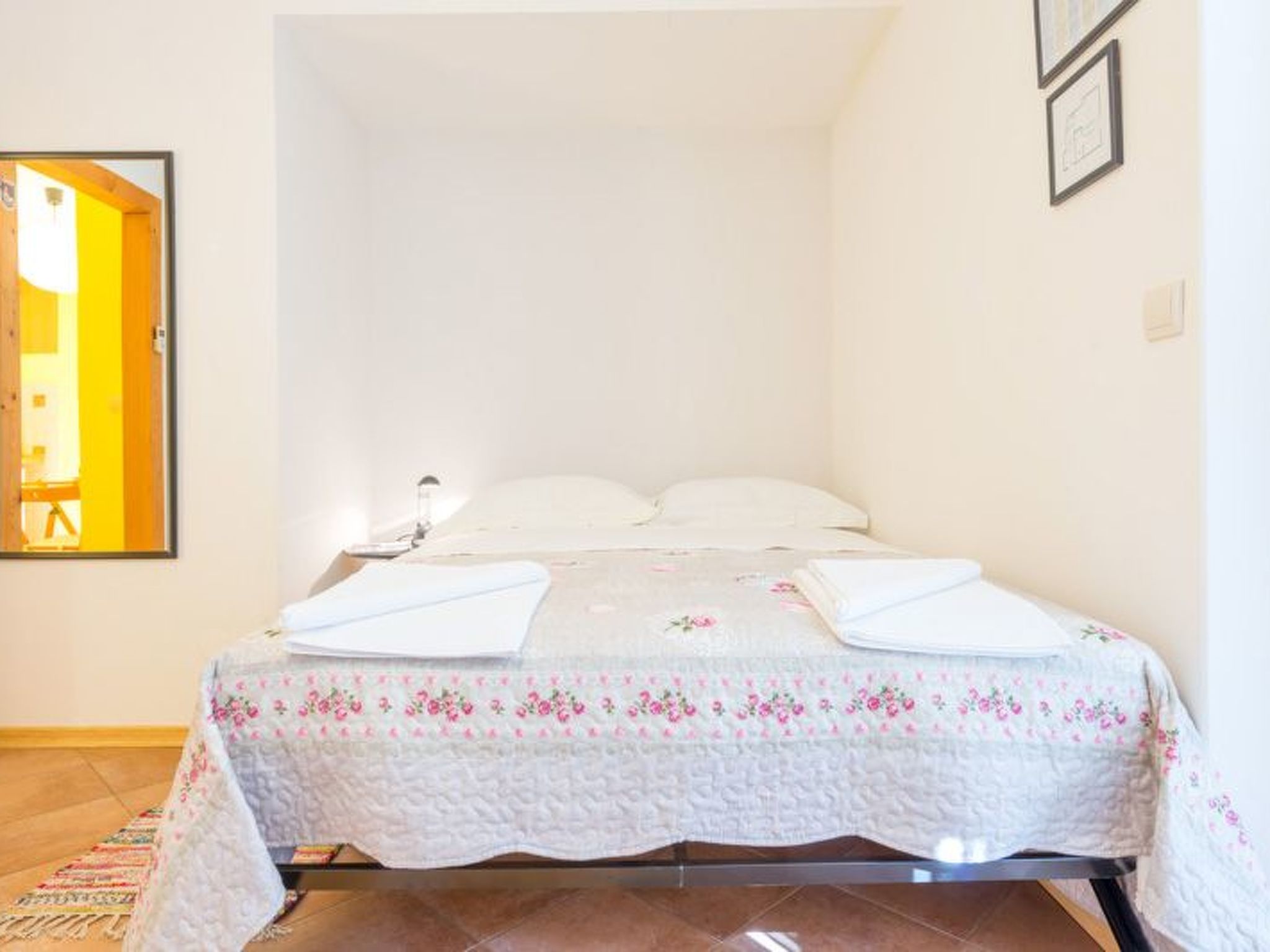 Nette Ferienwohnung in Pile mit Terrasse und Garten-Image-tags.info