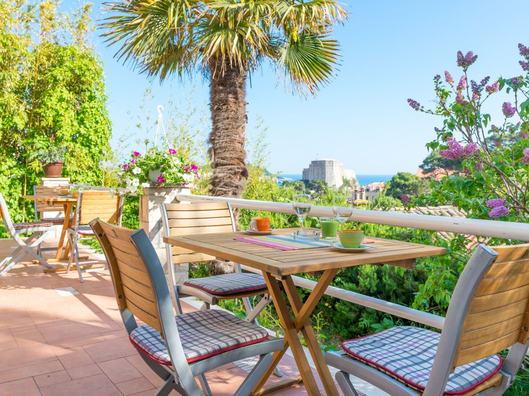 Nette Ferienwohnung in Pile mit Terrasse und Garten-Image-tags.info