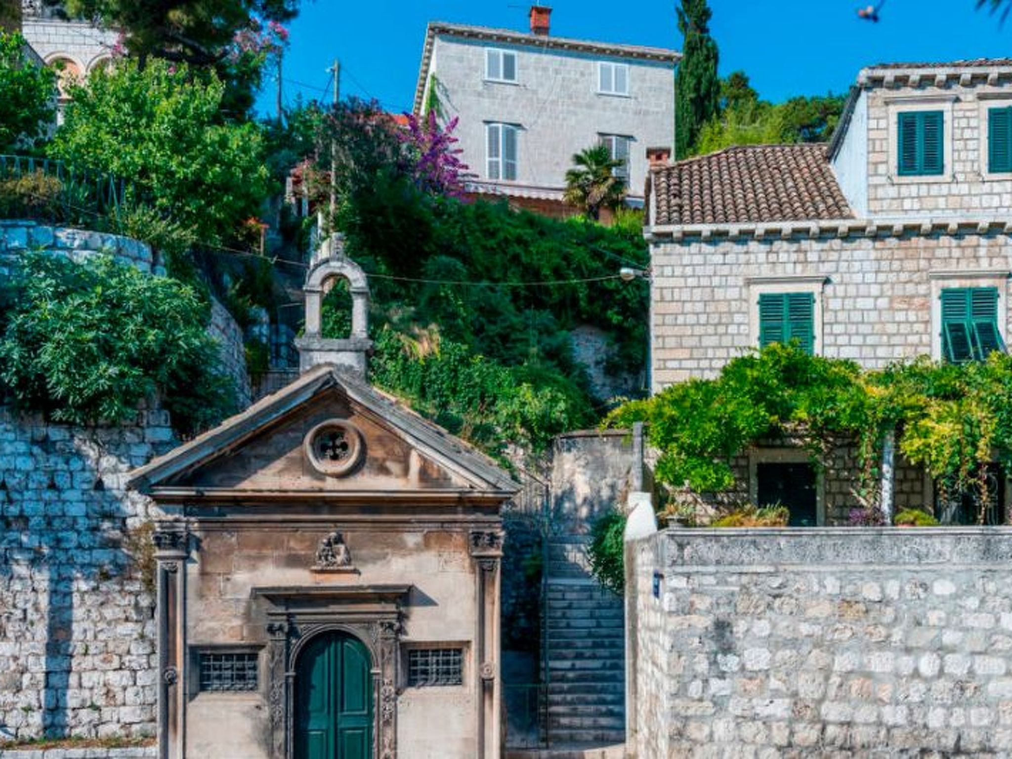 Nette Ferienwohnung in Pile mit Terrasse und Garten-Buiten