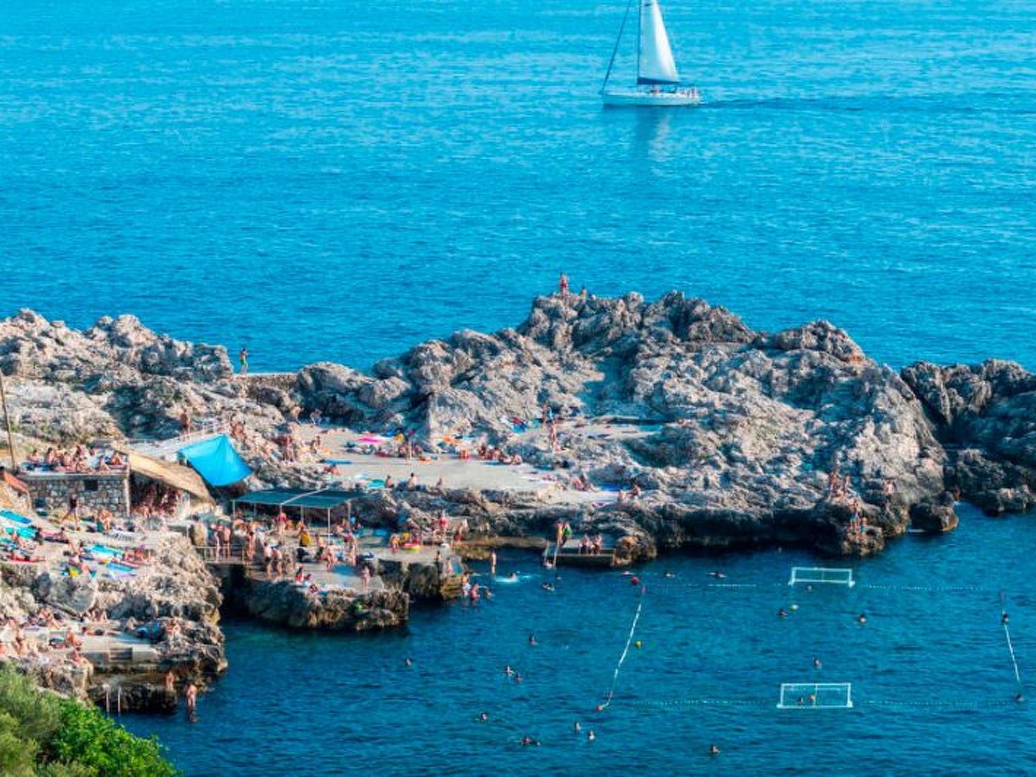 Nette Ferienwohnung in Pile mit Terrasse und Garten-Buiten