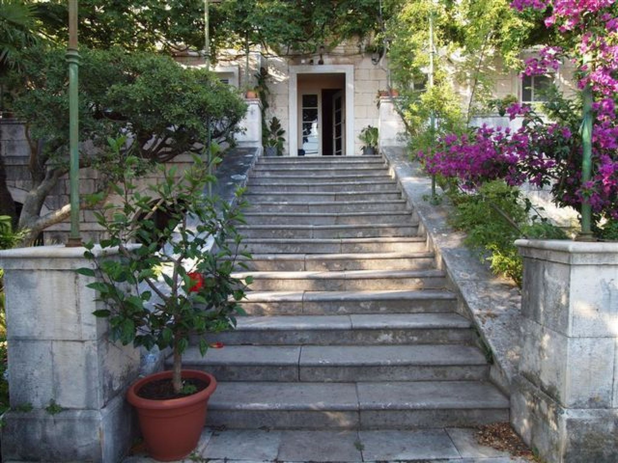 In Pile mit Vorgarten