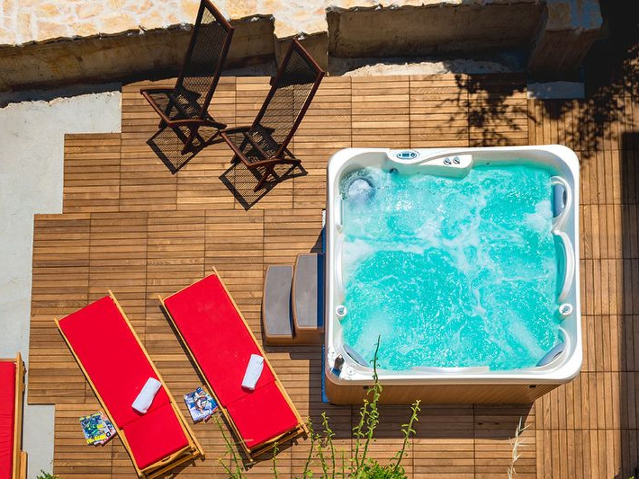 Lassen Sie sich von der fantastischen Aussicht von Ankora - HotTub verzaubern