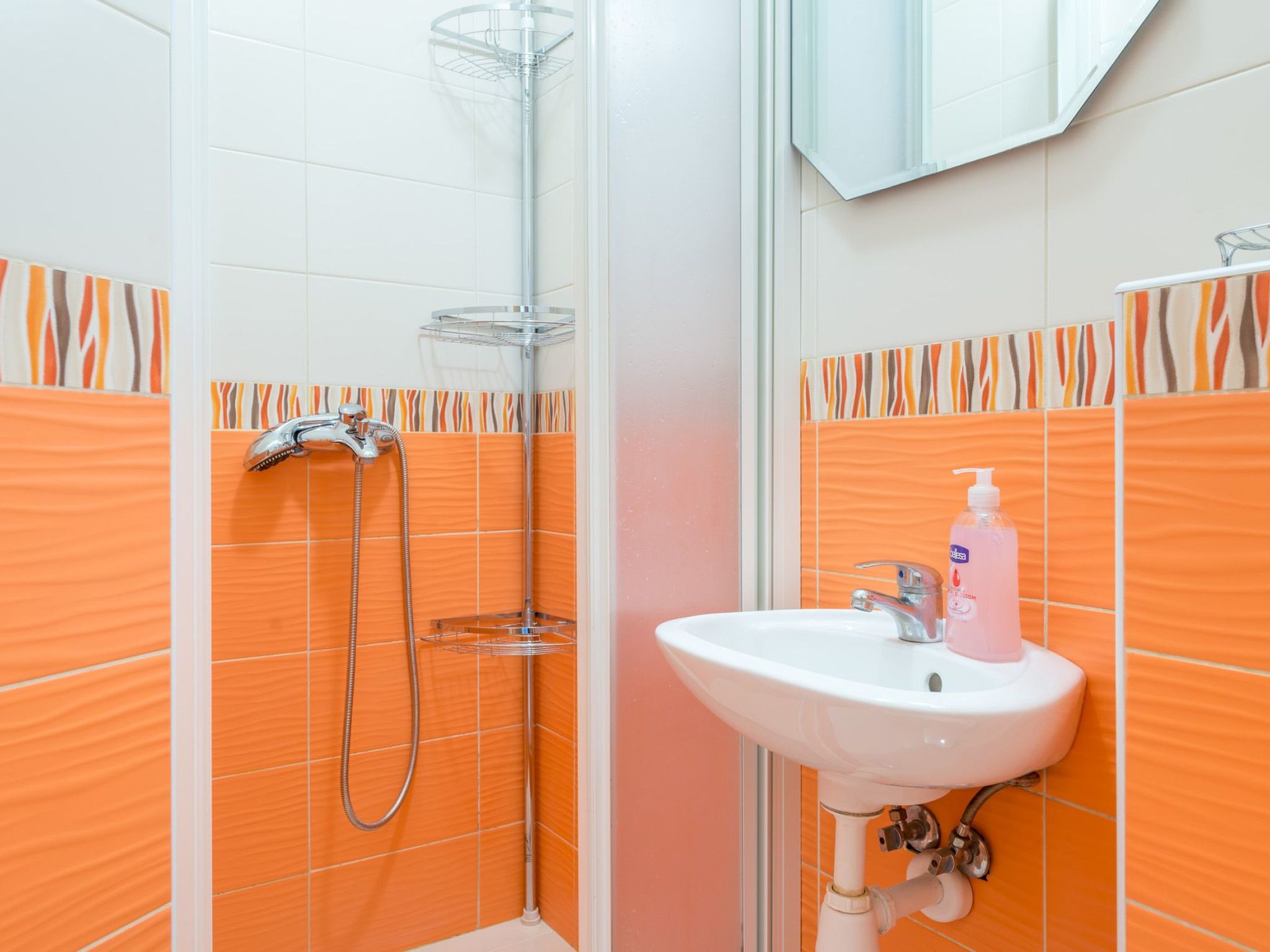 Lassen Sie sich von der fantastischen Aussicht von Ankora - HotTub verzaubern-Image-tags.info