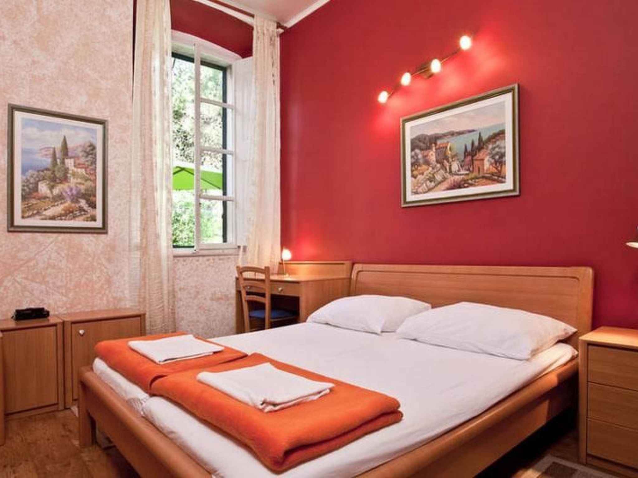 Mediteran in der Nähe von Strand und Altstadt-Image-tags.info