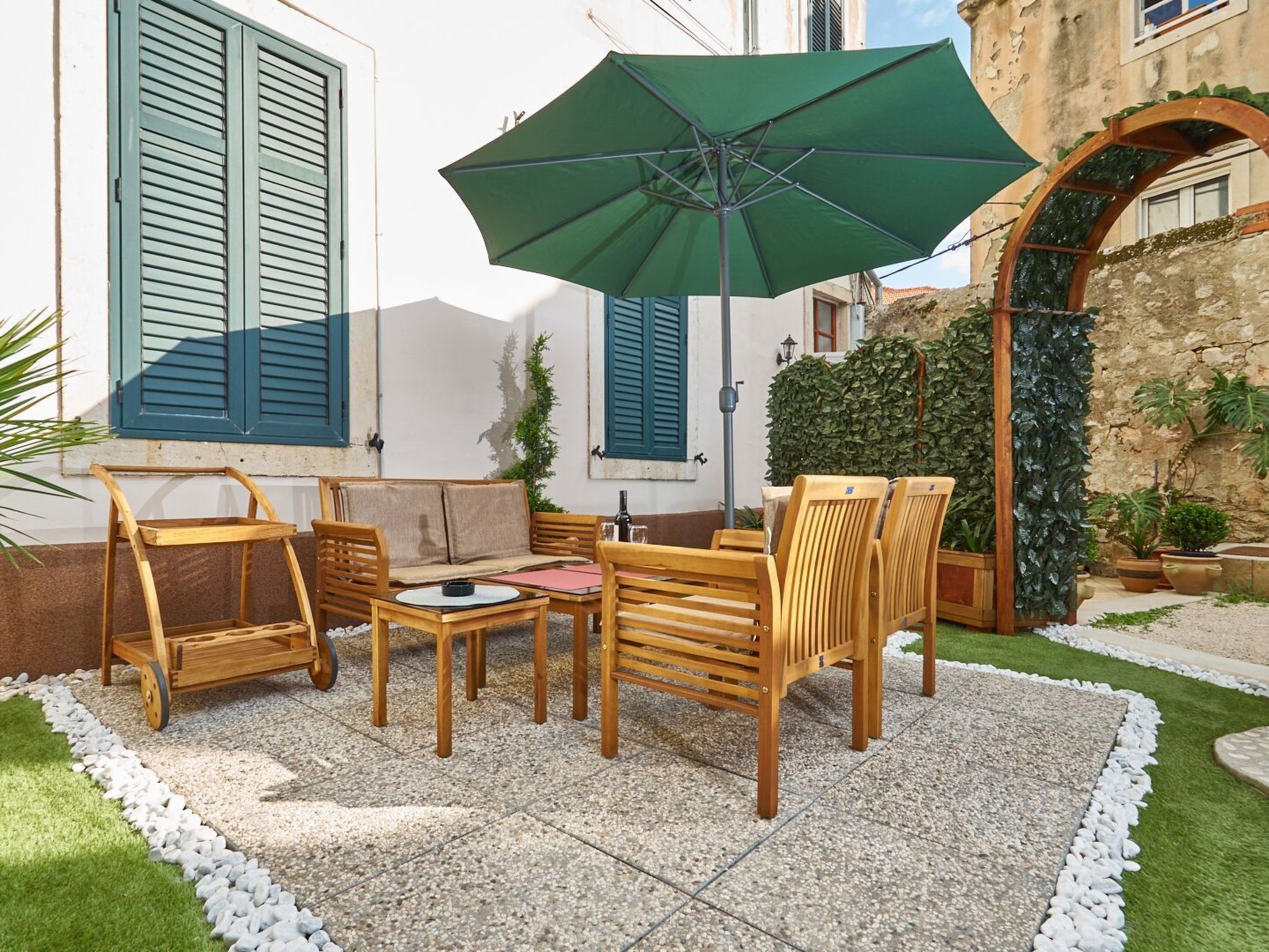 Mediteran in der Nähe von Strand und Altstadt-Image-tags.info