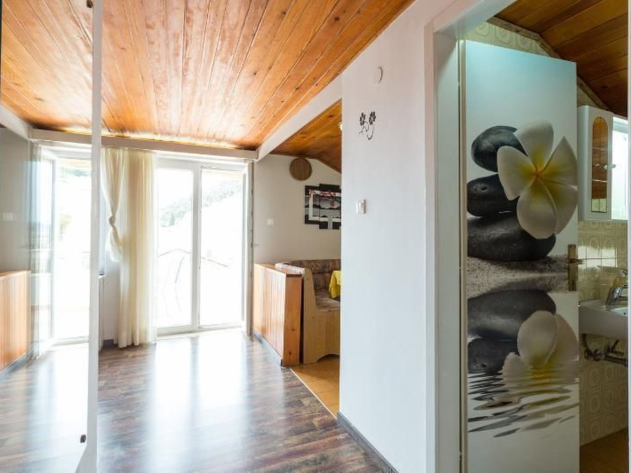 Photo of mit Terrasse, in der Nähe des Strandes und des Zentrums, über den Dächern von D