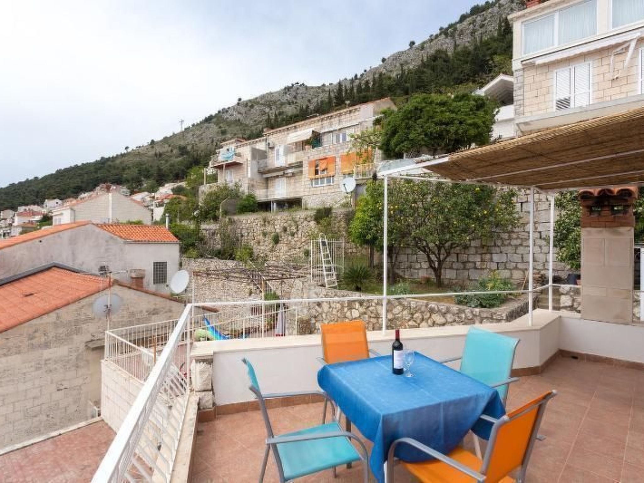 Photo of mit Terrasse, in der Nähe des Strandes und des Zentrums, über den Dächern von D