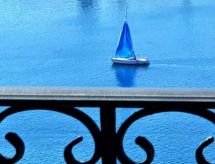 Villa mit Blick auf das Wasser