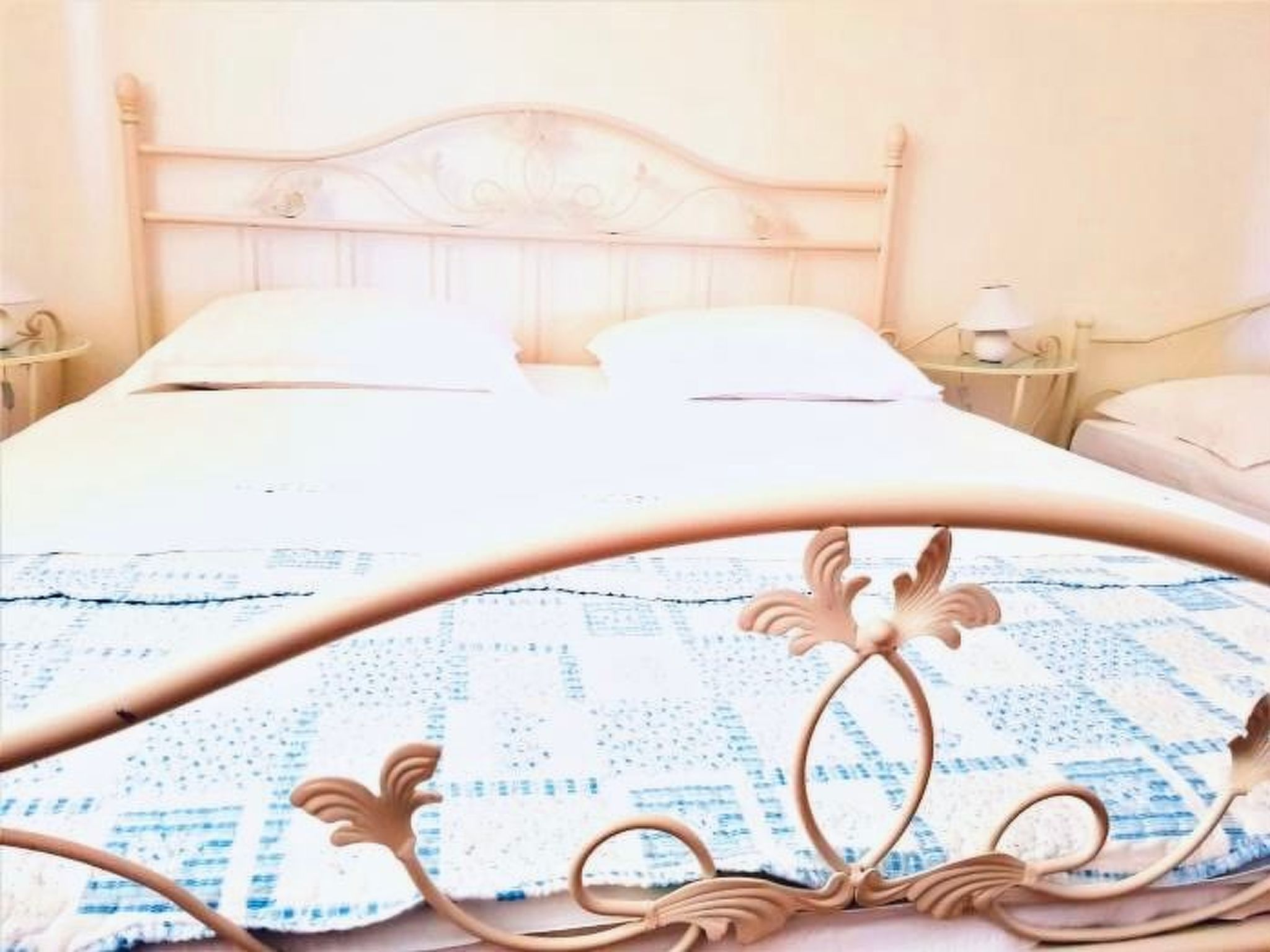 Villa mit Blick auf das Wasser-Image-tags.info