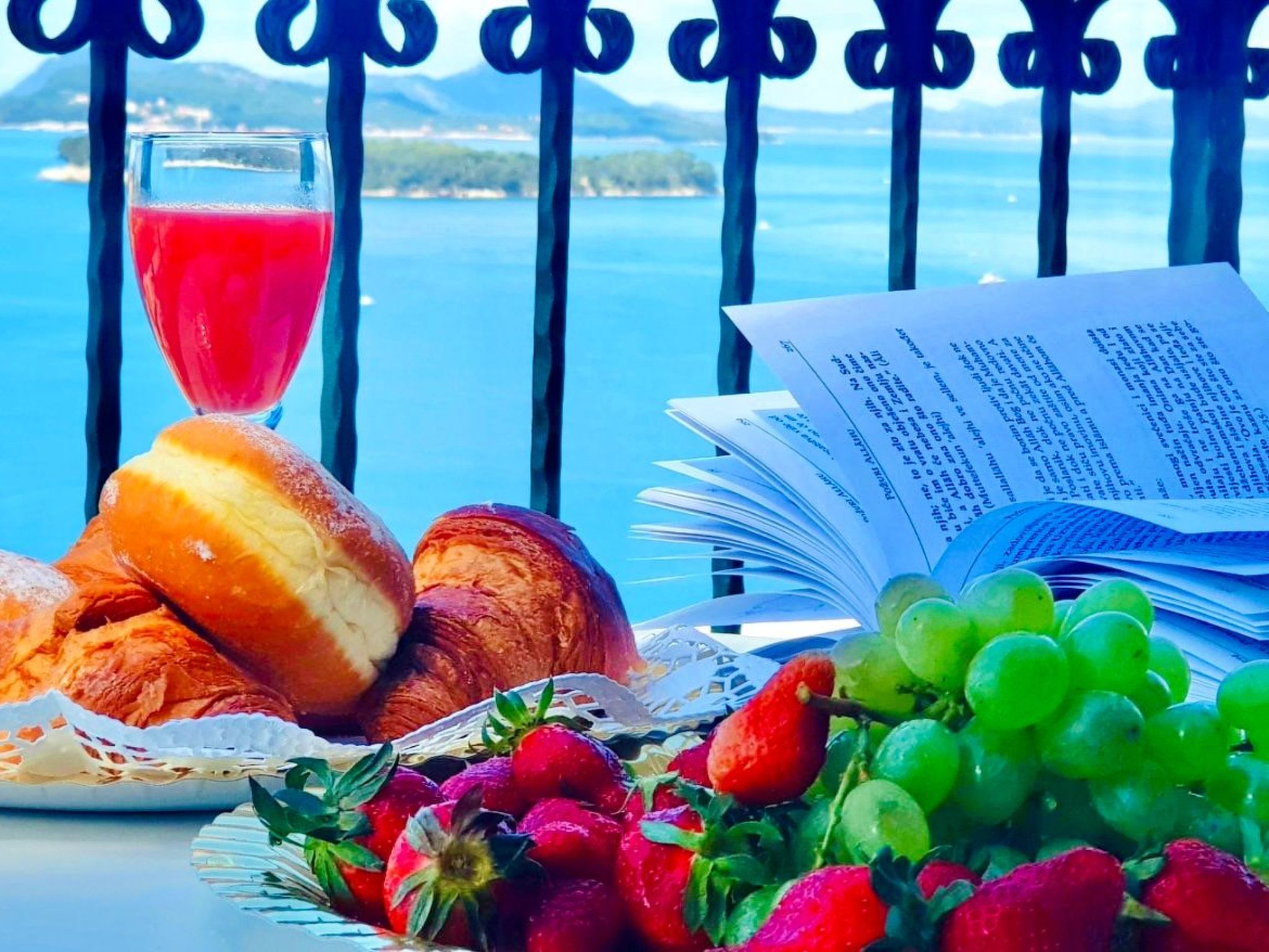 Villa mit Blick auf das Wasser-Image-tags.info