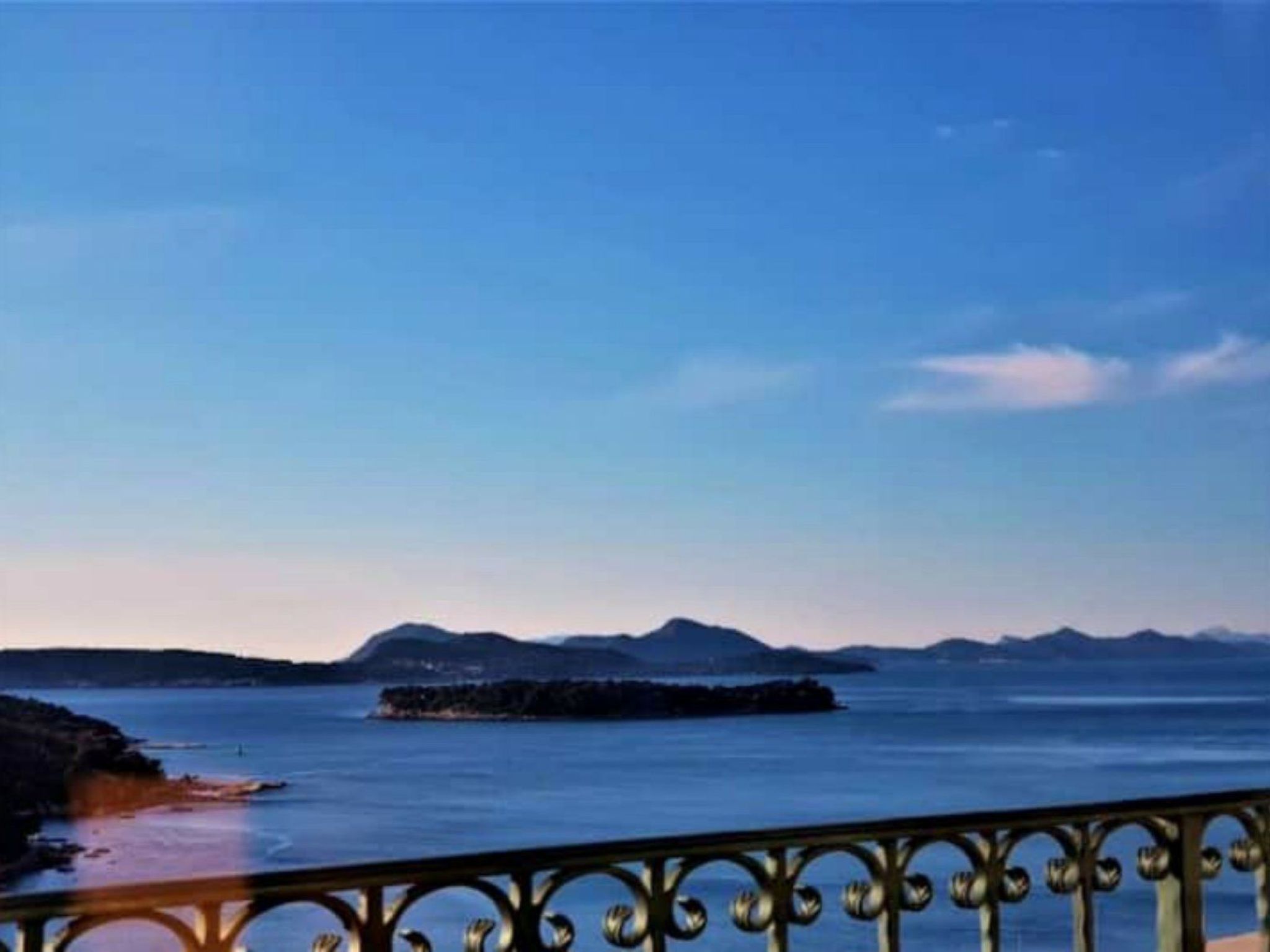 Villa mit Blick auf das Wasser-Buiten