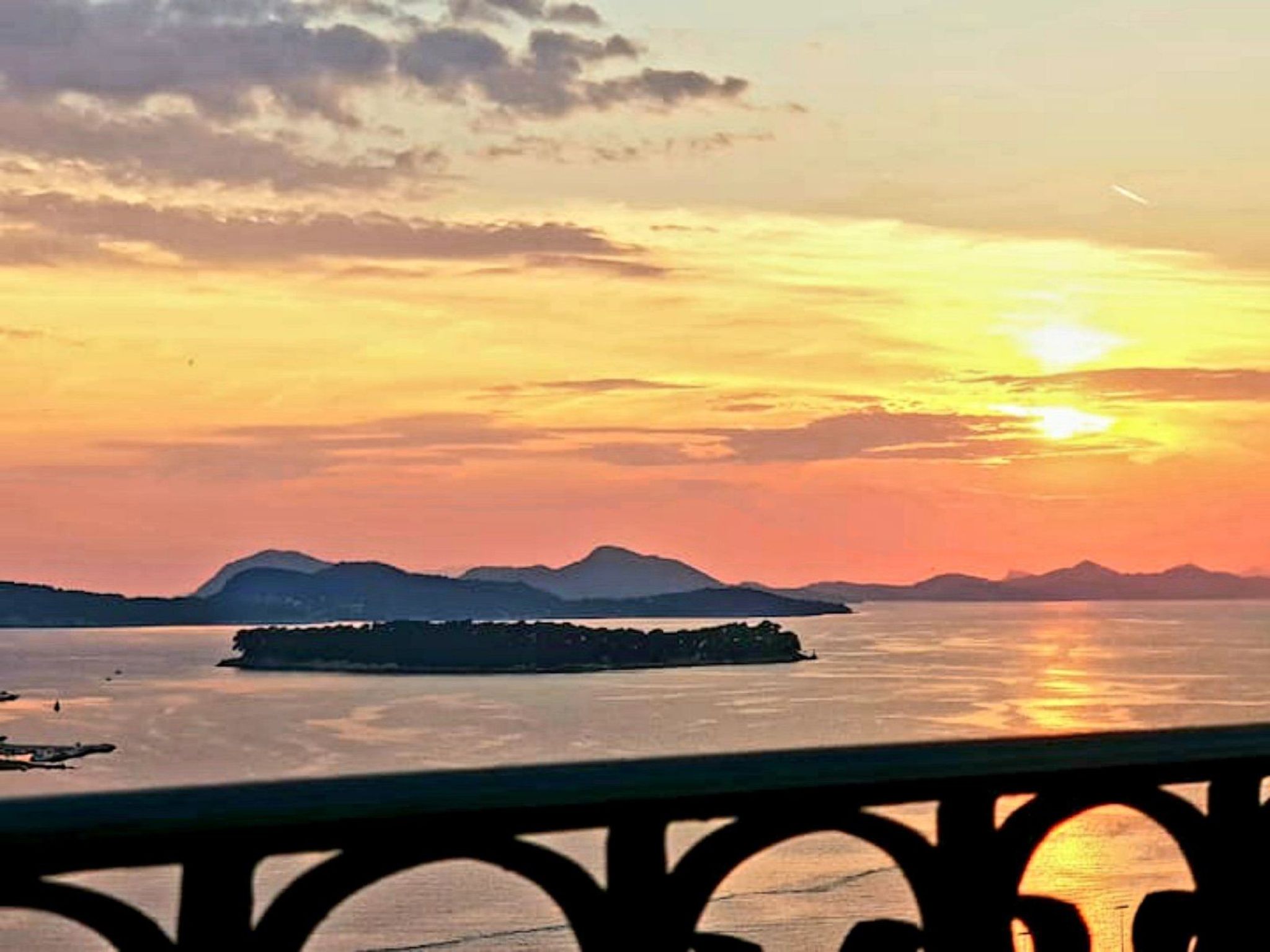 Villa mit Blick auf das Wasser-Buiten