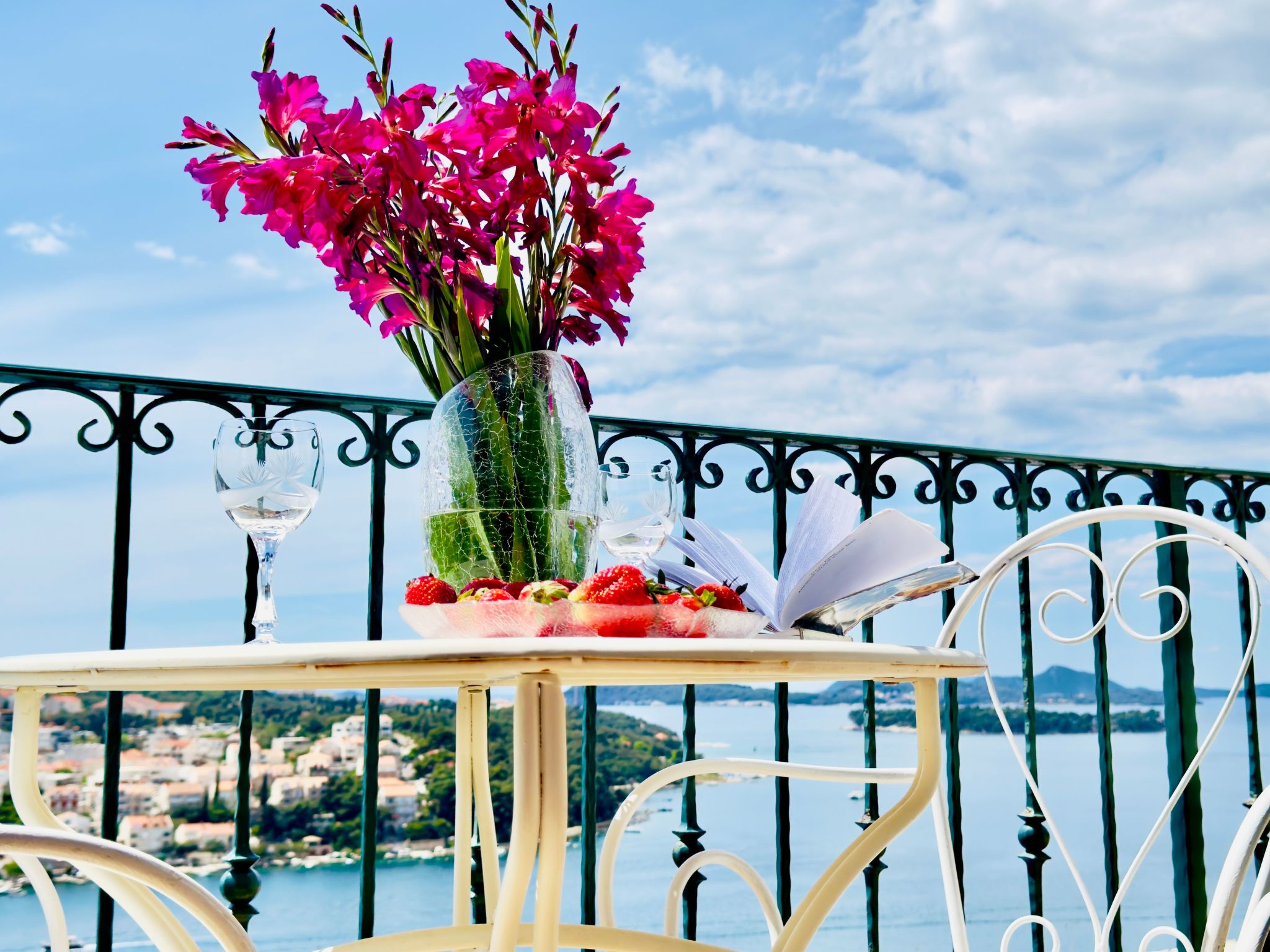 Photo of Villa mit Blick auf das Wasser