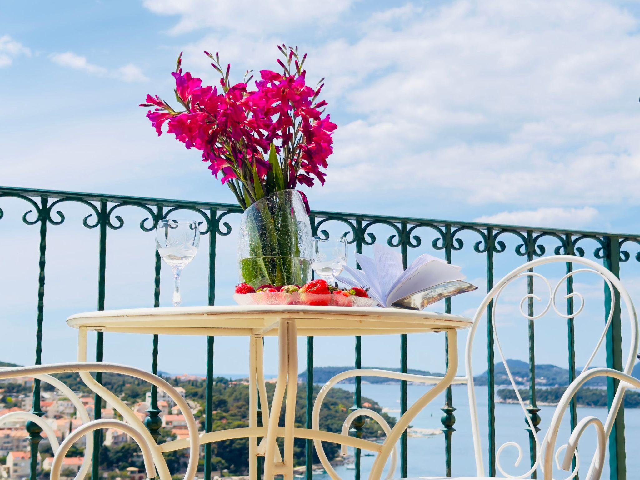 Photo of Villa mit Blick auf das Wasser