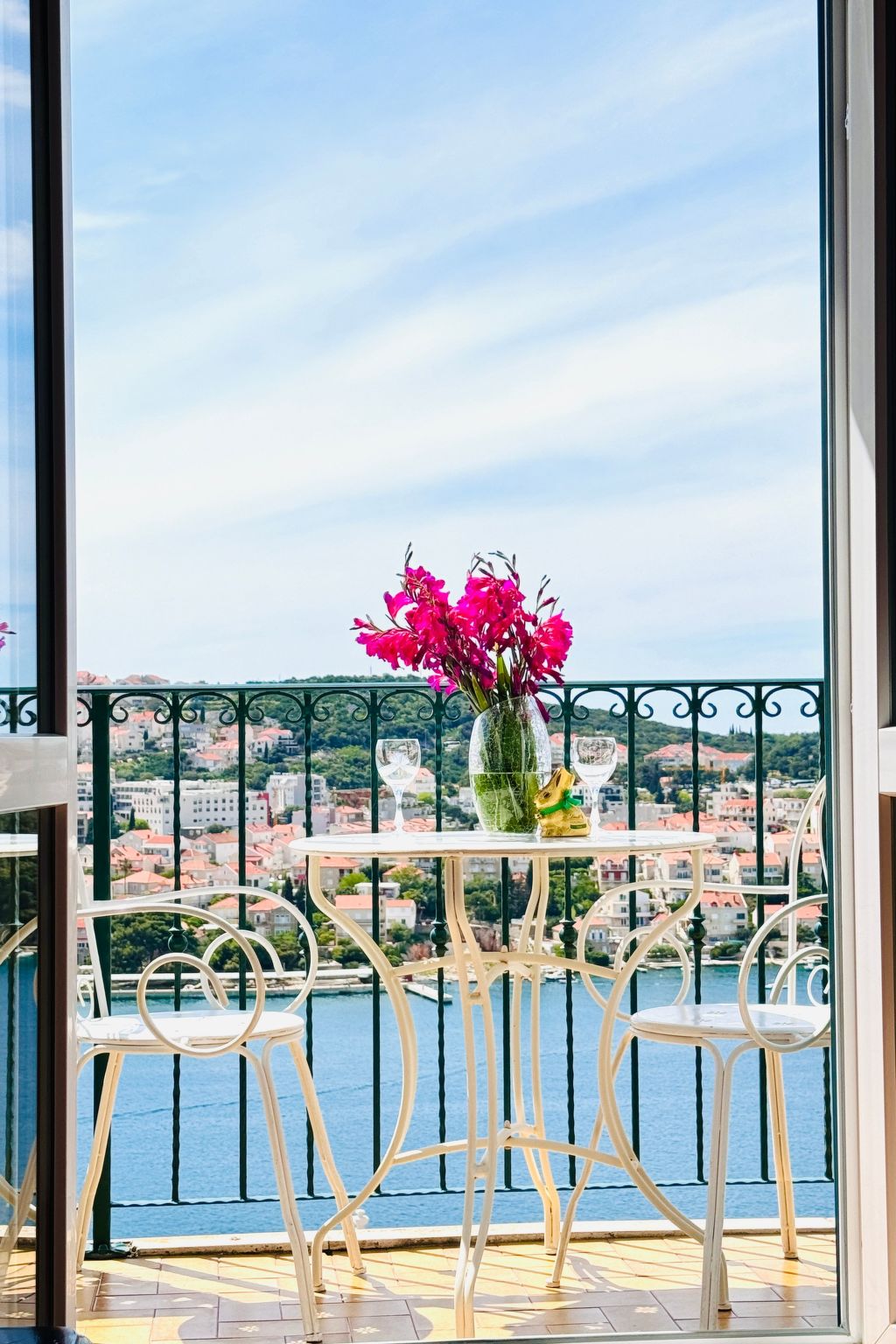 Photo of Villa mit Blick auf das Wasser