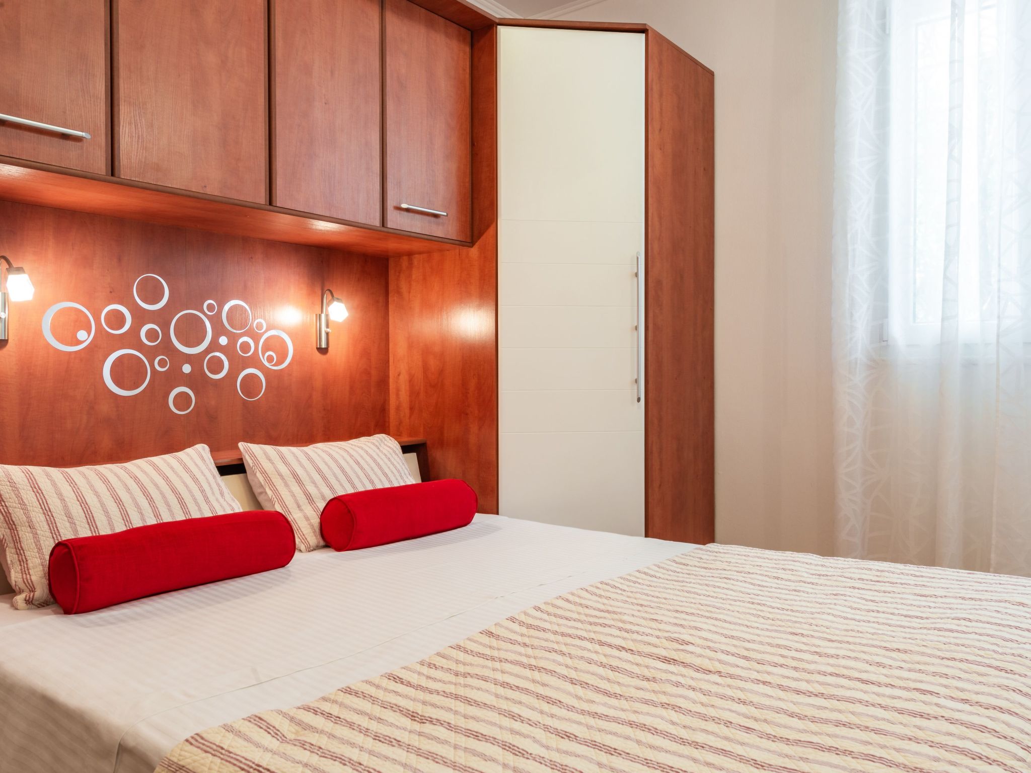 Ivona mit Terrasse und Außendusche-Dedans