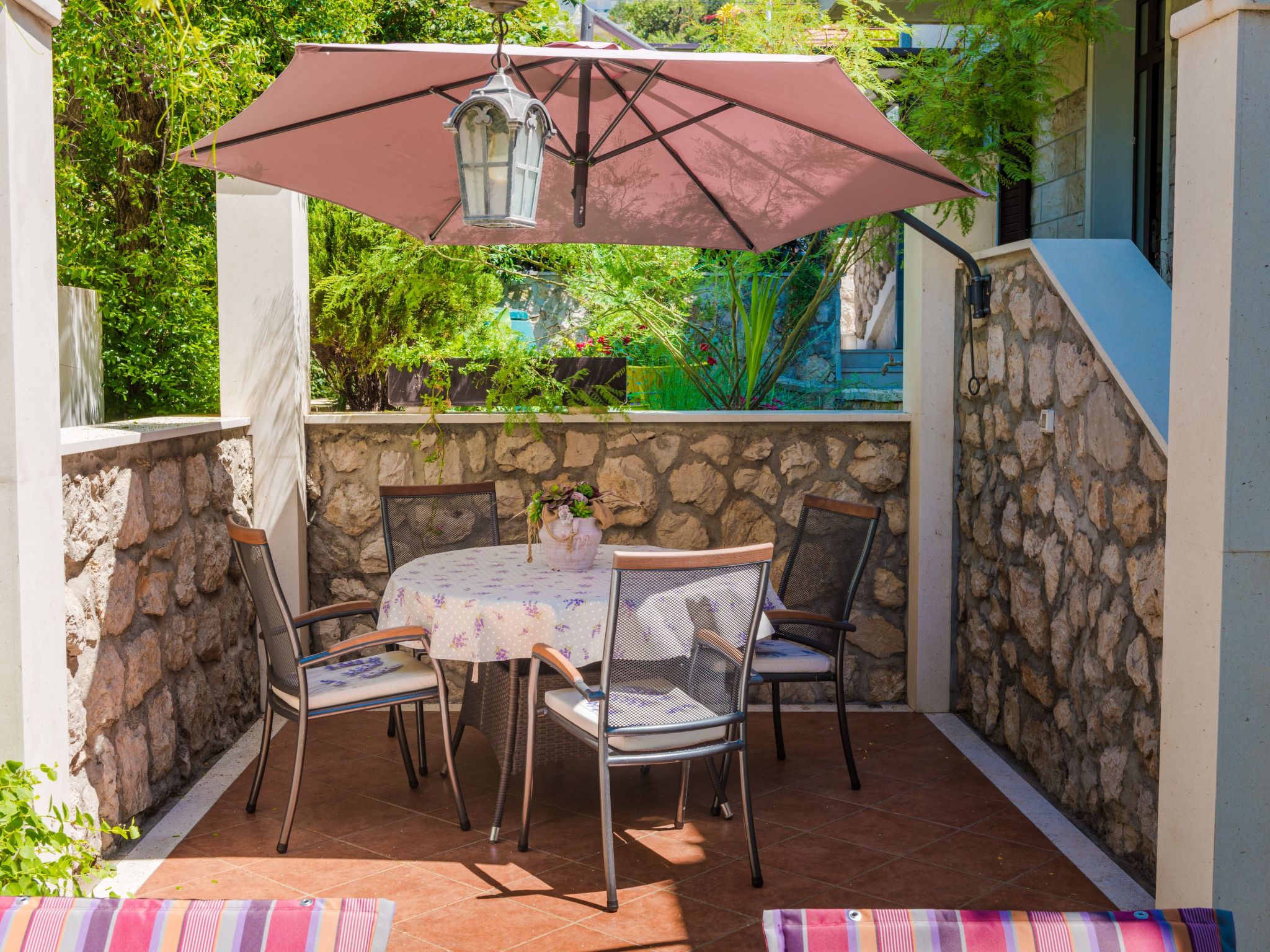 Ivona mit Terrasse und Außendusche-Dedans