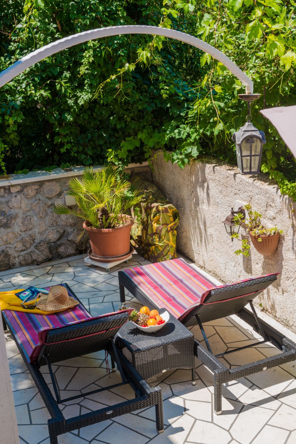 Ivona mit Terrasse und Außendusche-Dedans