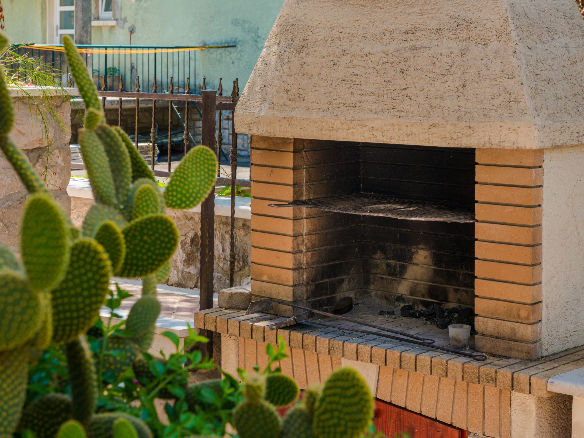 Ivona mit Terrasse und Außendusche-Dedans