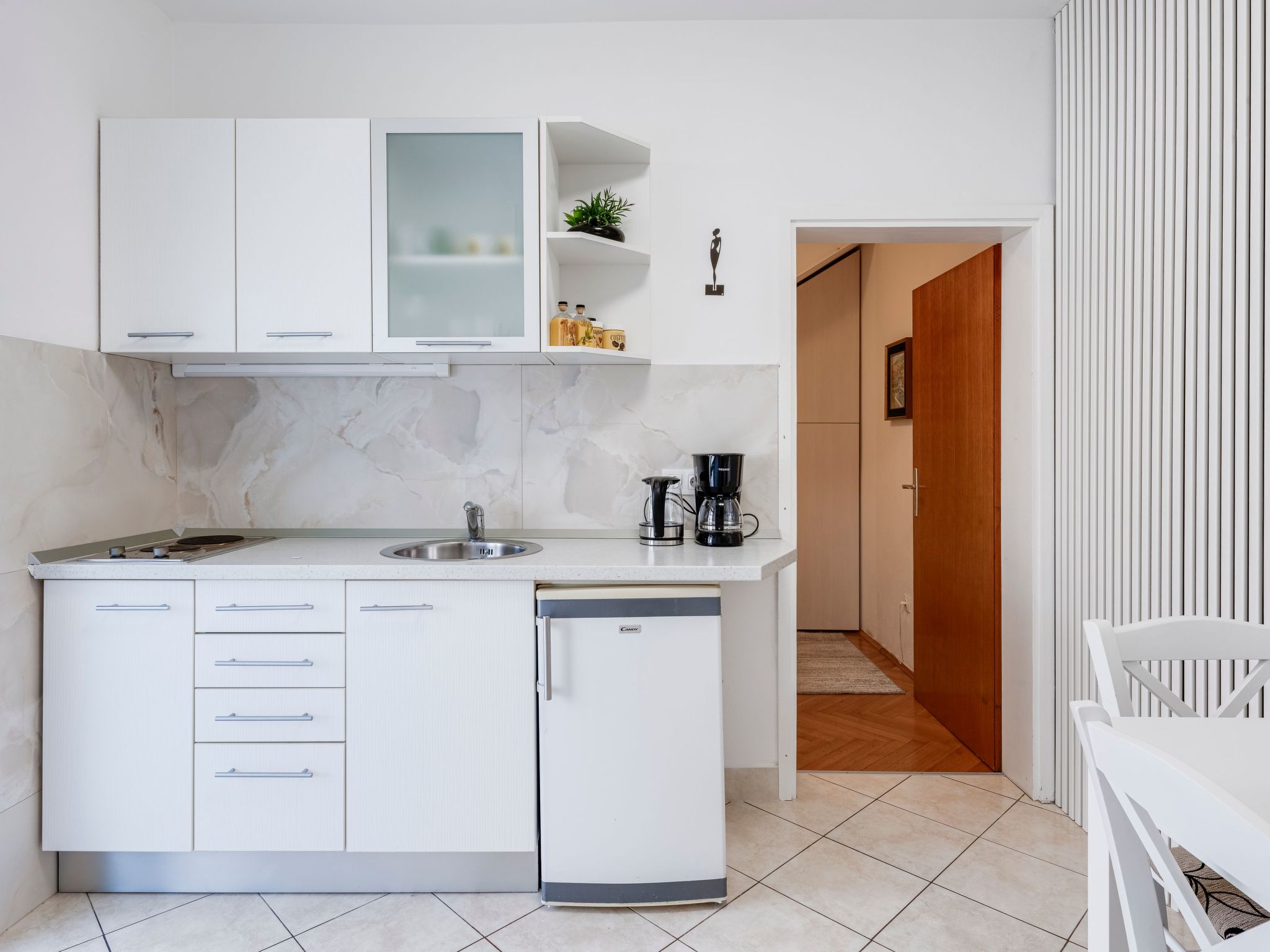 Ivona mit Terrasse und Außendusche-Dedans