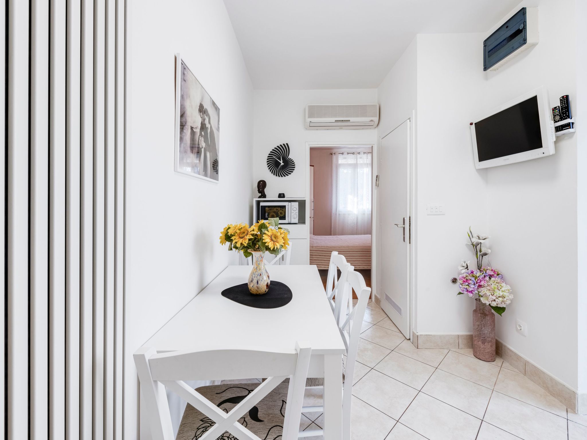 Ivona mit Terrasse und Außendusche-Dedans